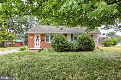 Photo of 497 N LOCUST ST, ELIZABETHTOWN, PA 17022 (MLS # PALA2035758)