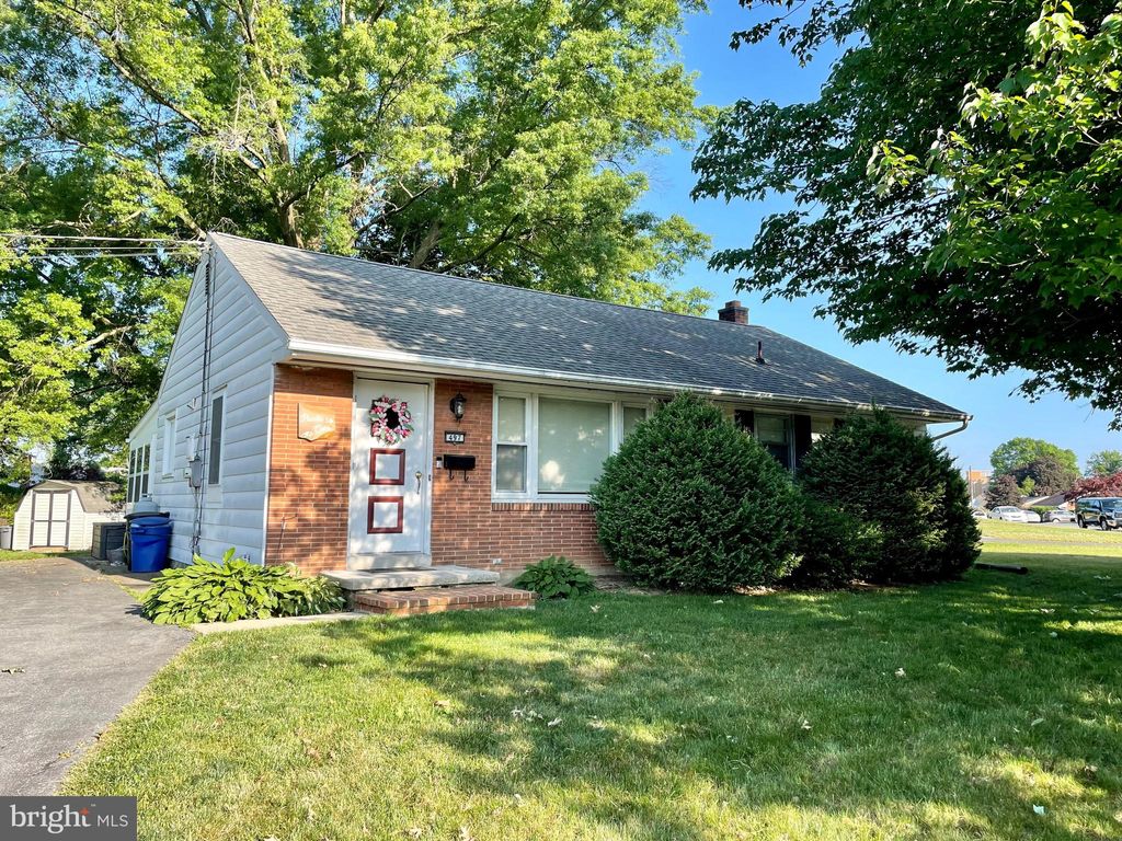Photo of 497 N LOCUST ST, ELIZABETHTOWN, PA 17022 (MLS # PALA2035758)