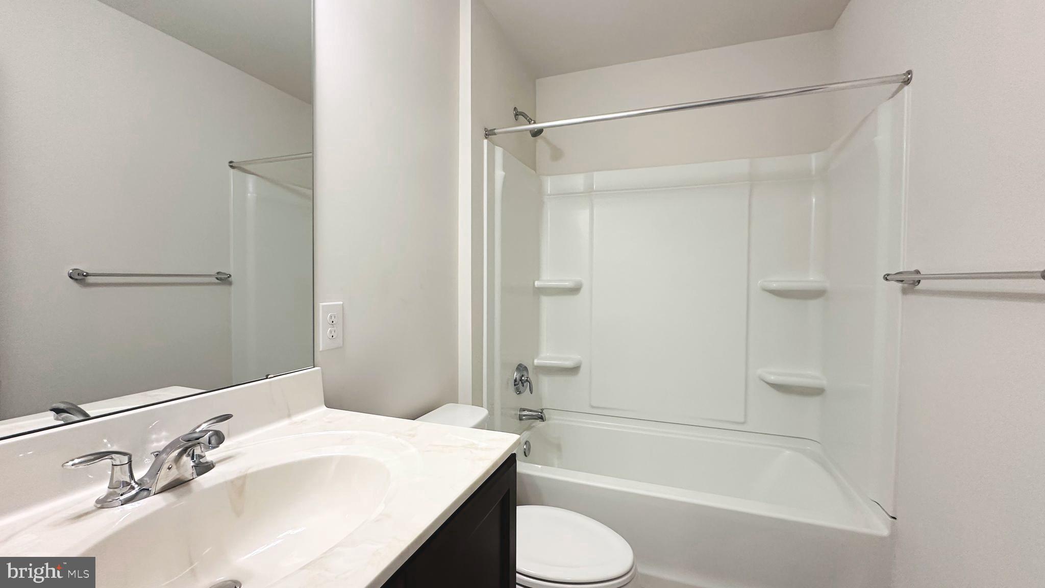 WALNUT CREEK AT MONT - Residential