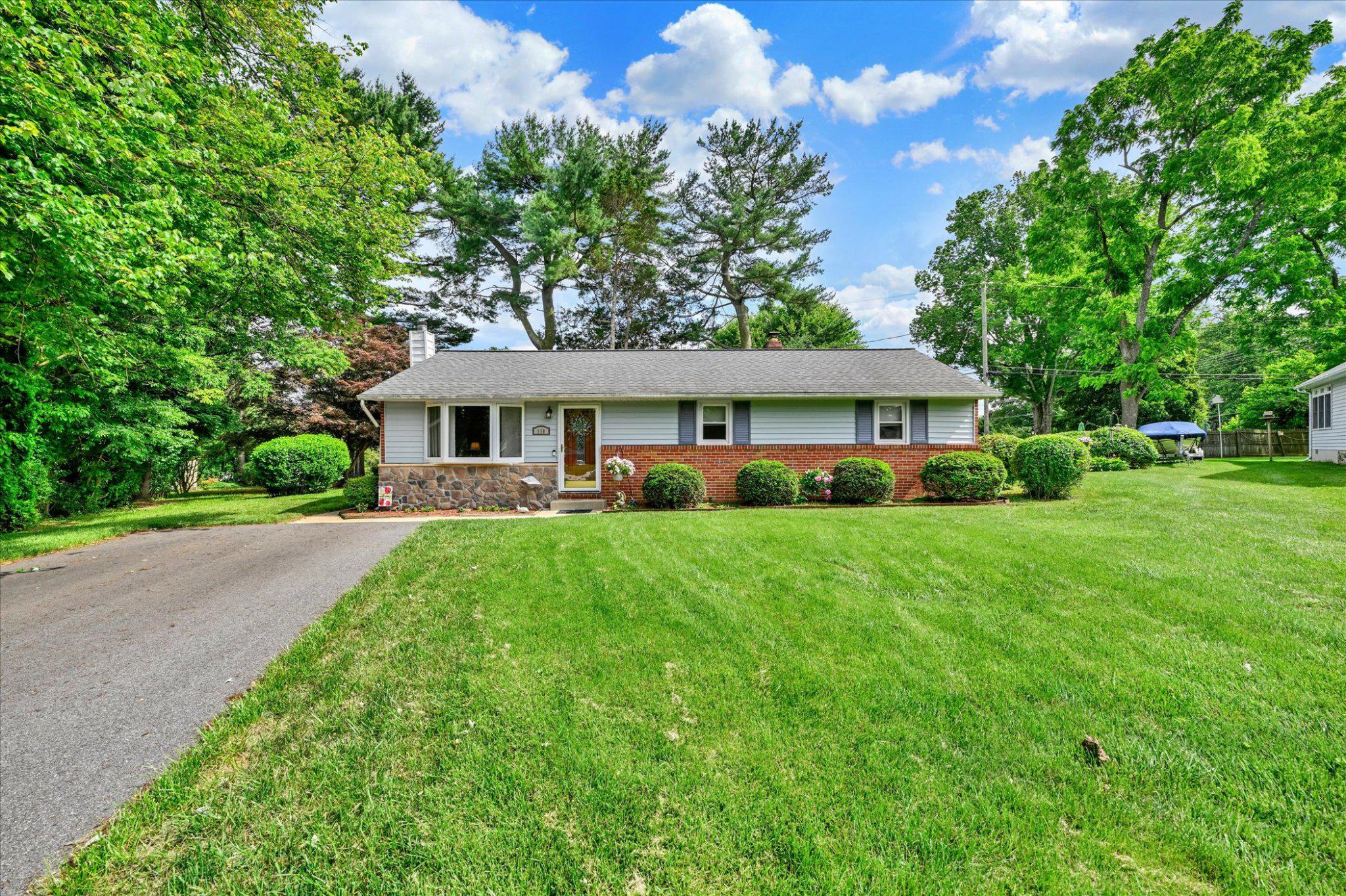 110 W LYNBROOK PLACE