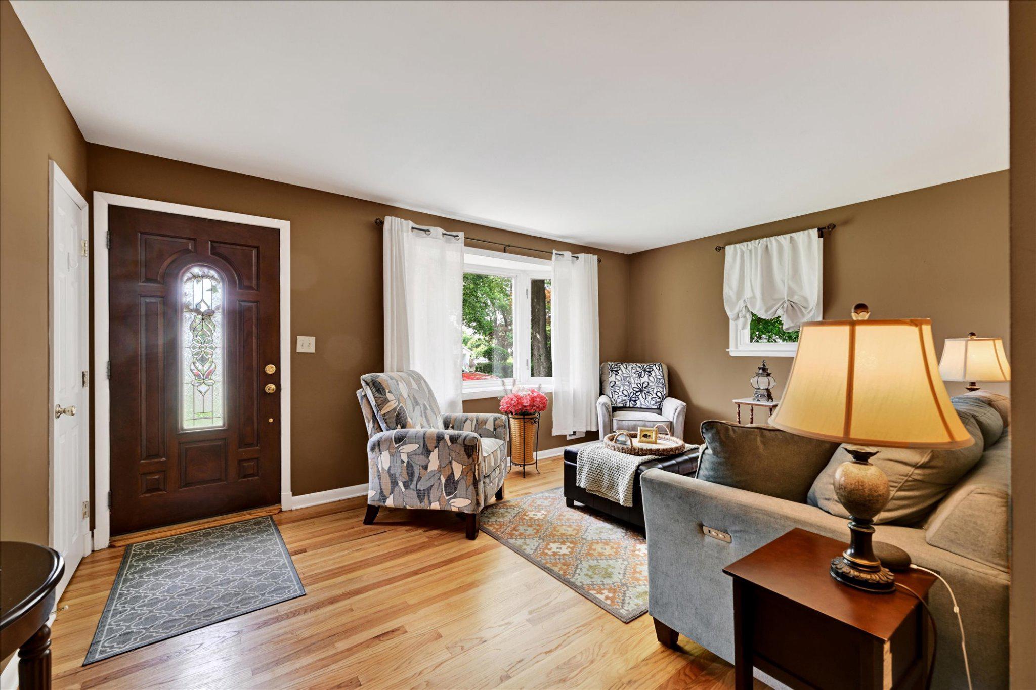 110 W LYNBROOK PLACE