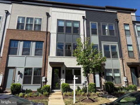Townhouse For Rent - 2505 Nicholson Street<br/> HYATTSVILLE, MD 20782