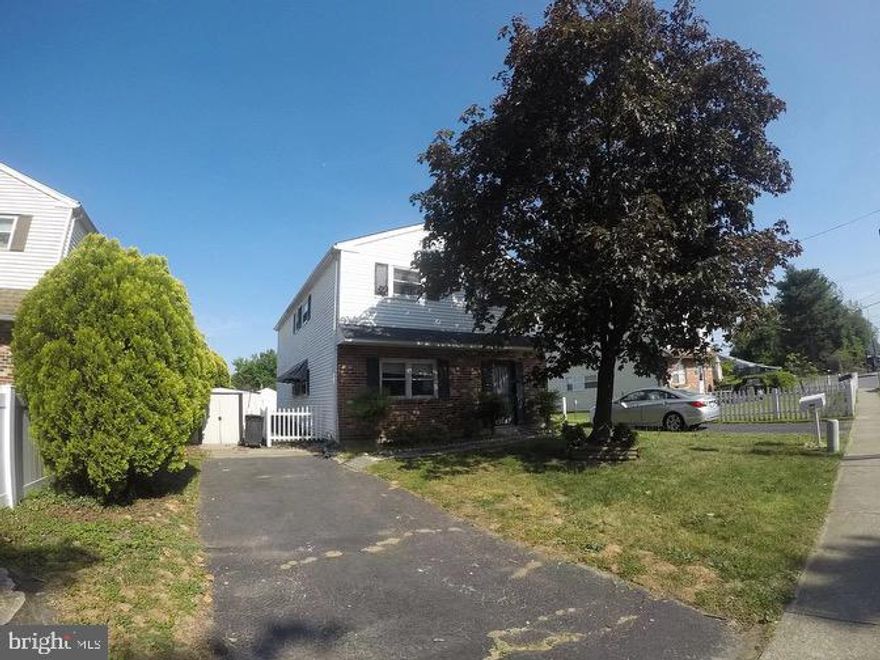 Great opportunity to buy a duplex 10  minutes away from Philly International airport.
First floor is vacant 
The second floor has a long-term tenant
Each unit has it's own driveway...
Each unit has it's own shed in the yard
Easy to rent out...
The first floor rents for $1500.00 a month
The second floor tenant is a long term tenant... They pay $1000.00