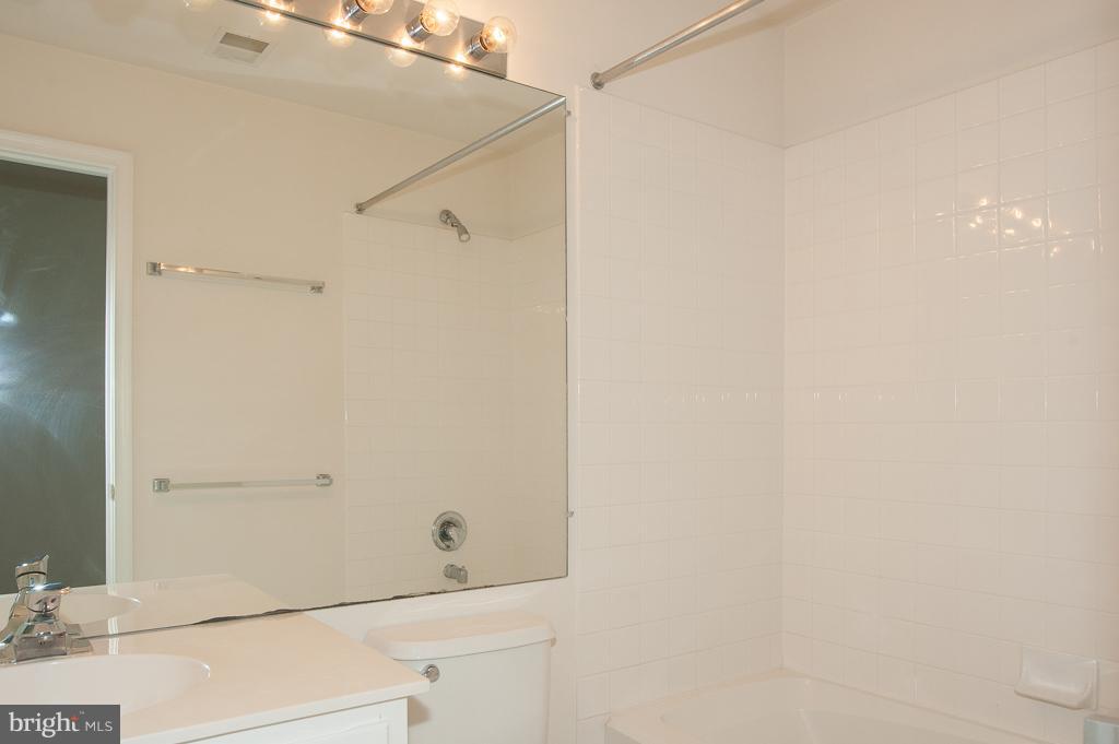 TOWNES AT MANCHESTER PARK - Residential Lease