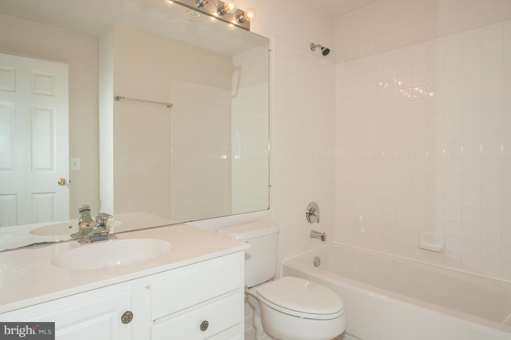 TOWNES AT MANCHESTER PARK - Residential Lease