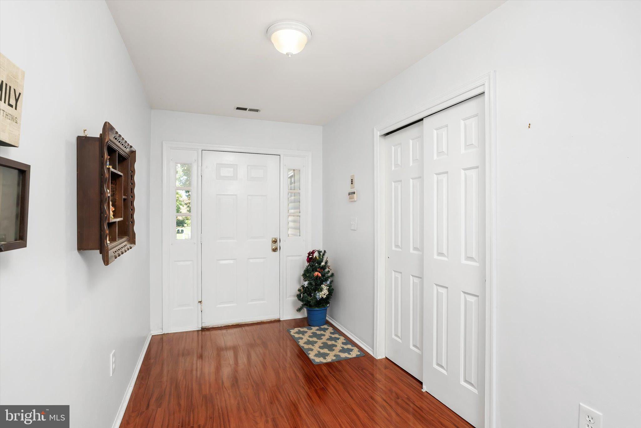 16 HILLTOP LANE W