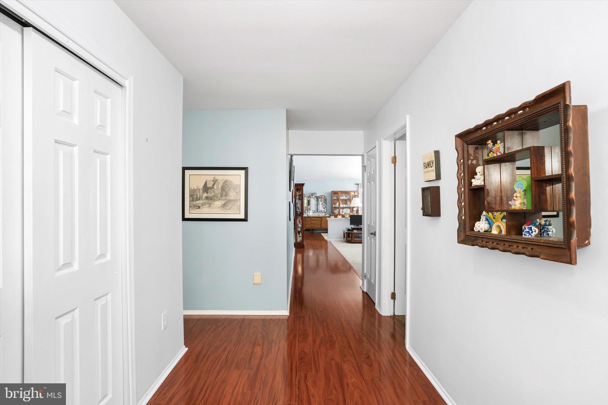 16 HILLTOP LANE W