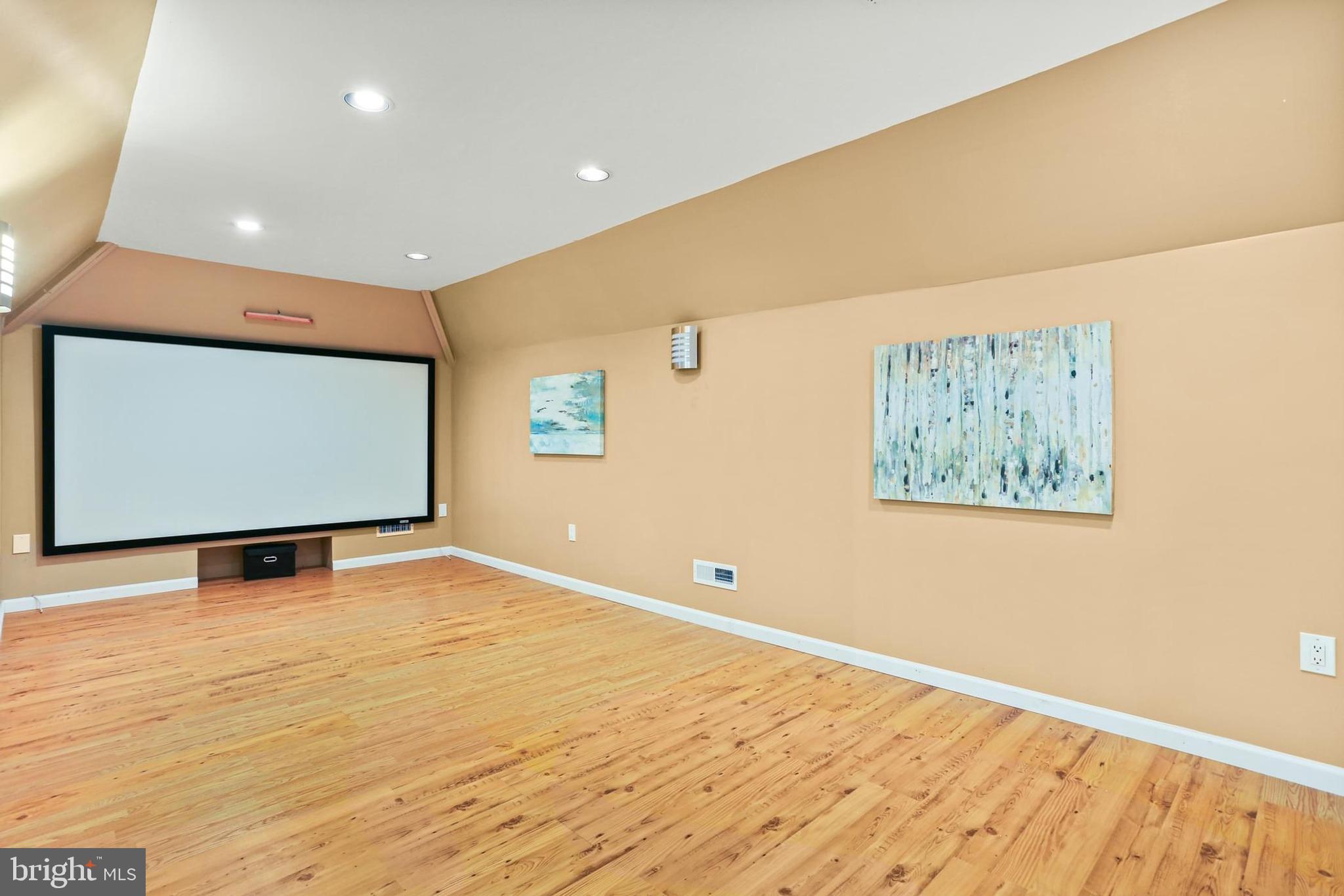 CHAPEL WOODS - Residential