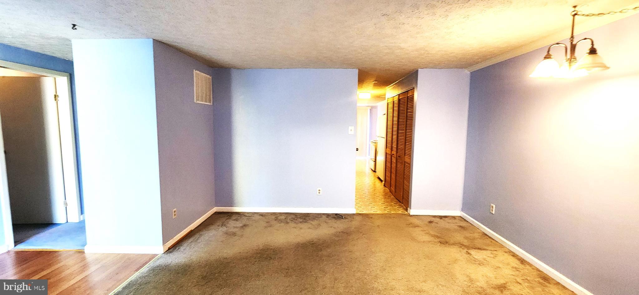 HALLFIELD MANOR - Residential