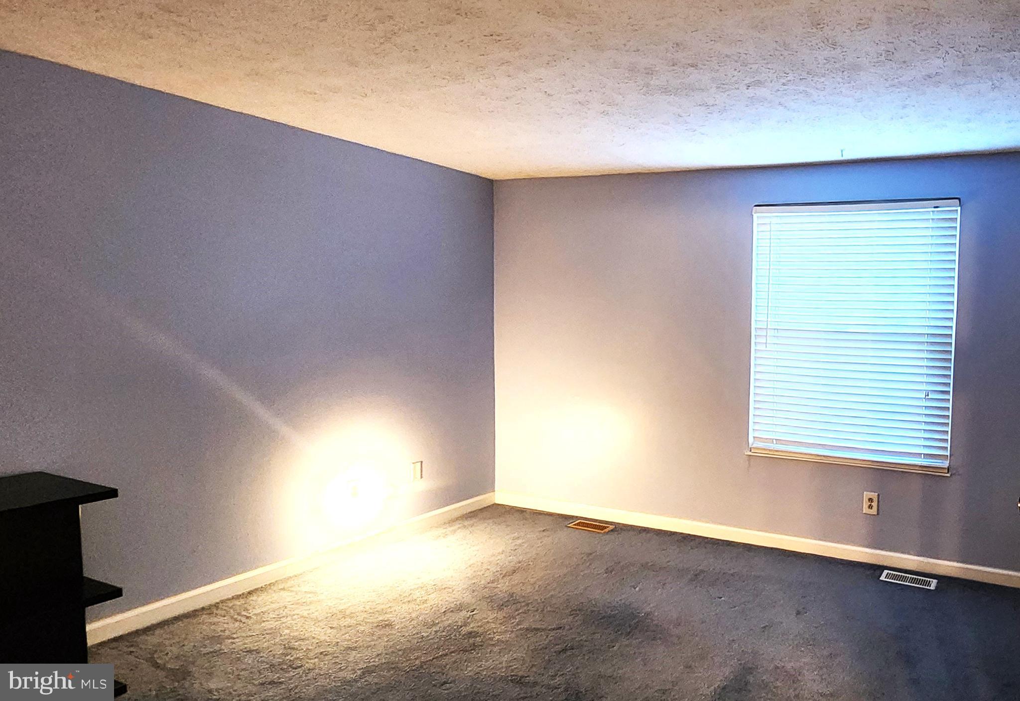 HALLFIELD MANOR - Residential