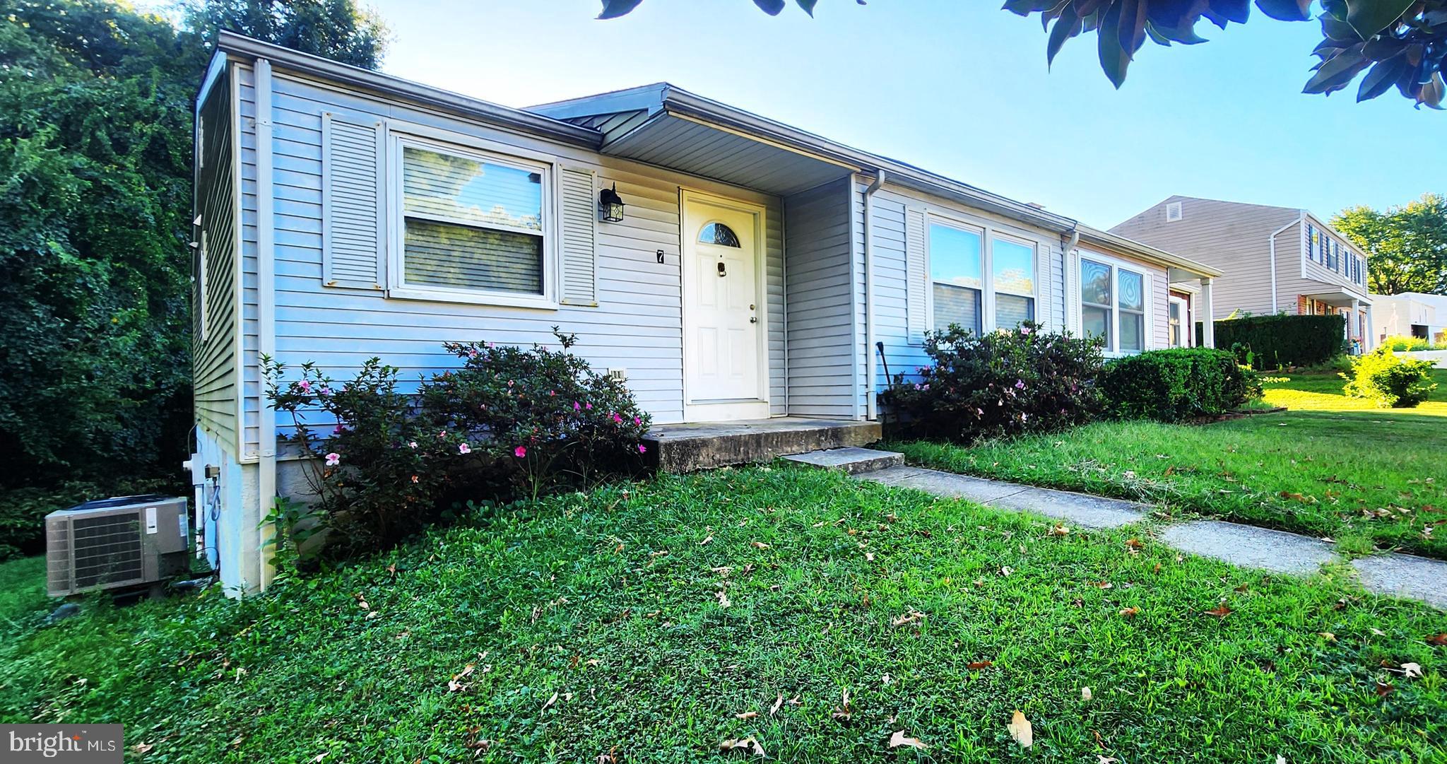 HALLFIELD MANOR - Residential