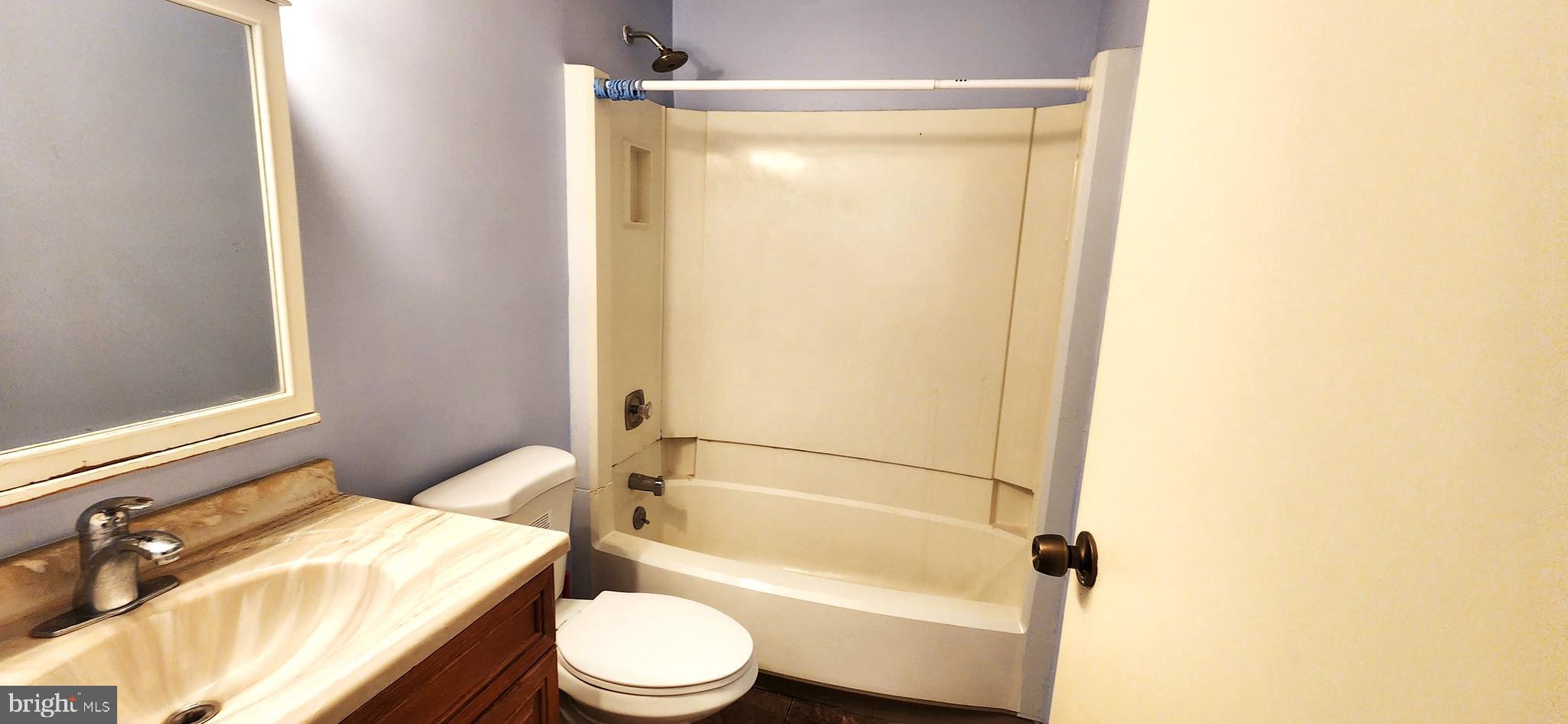 HALLFIELD MANOR - Residential