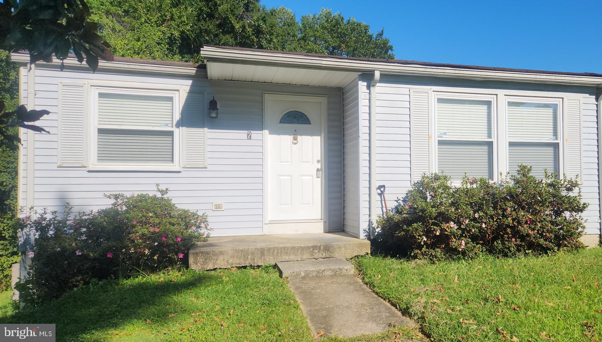 HALLFIELD MANOR - Residential