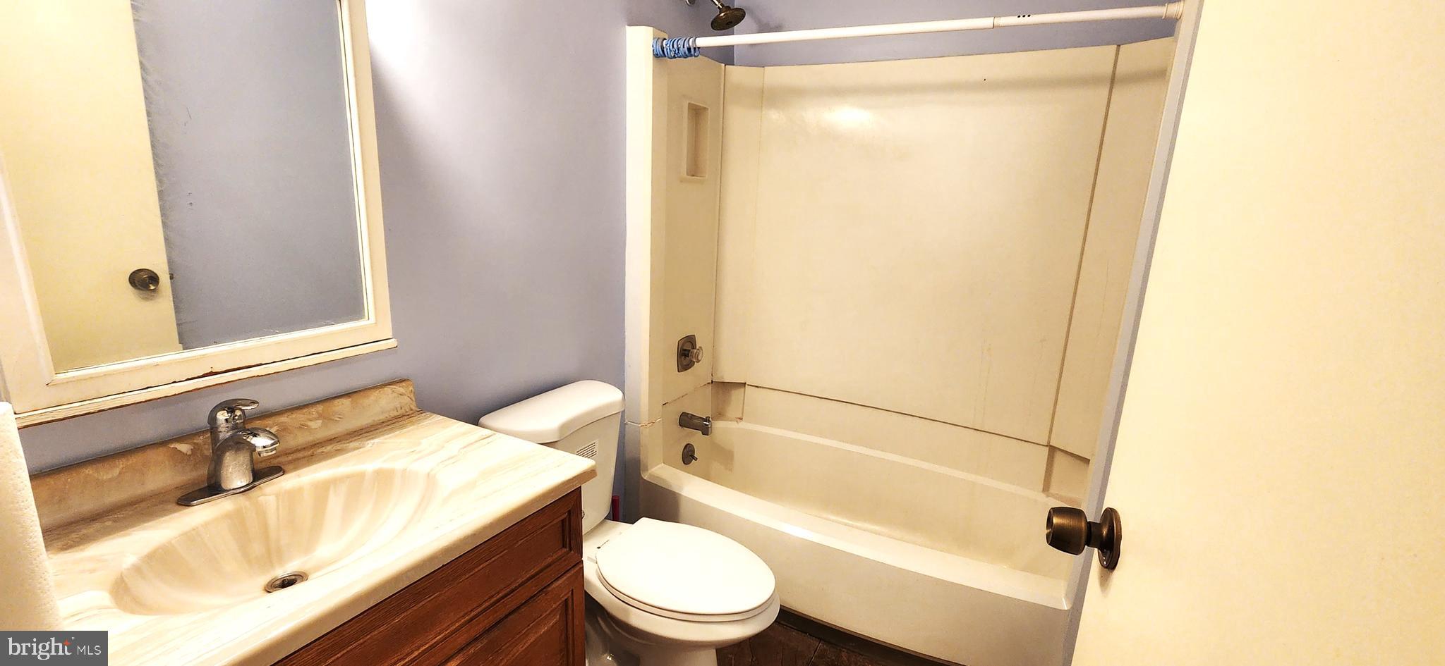 HALLFIELD MANOR - Residential