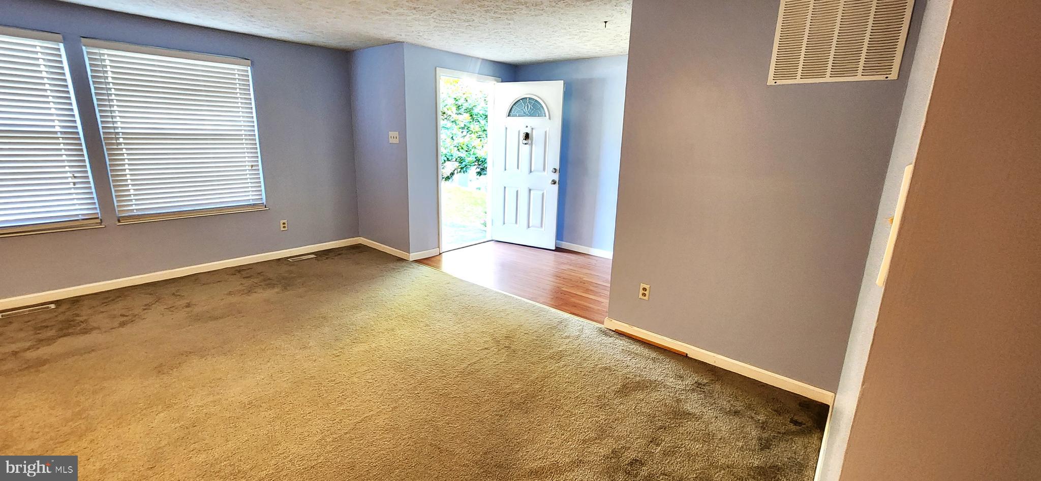 HALLFIELD MANOR - Residential