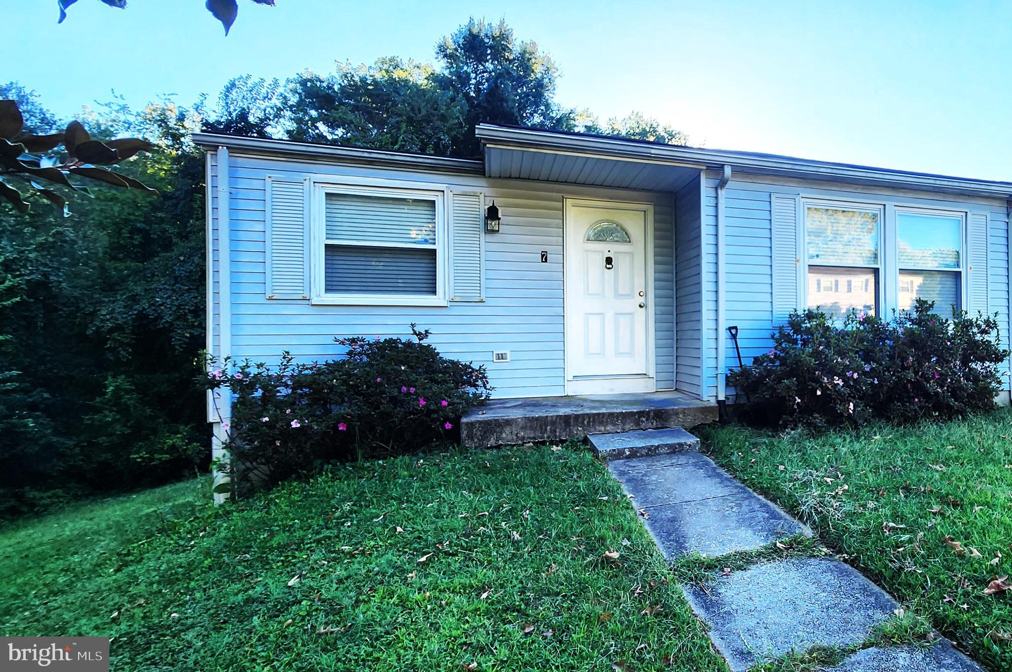 HALLFIELD MANOR - Residential