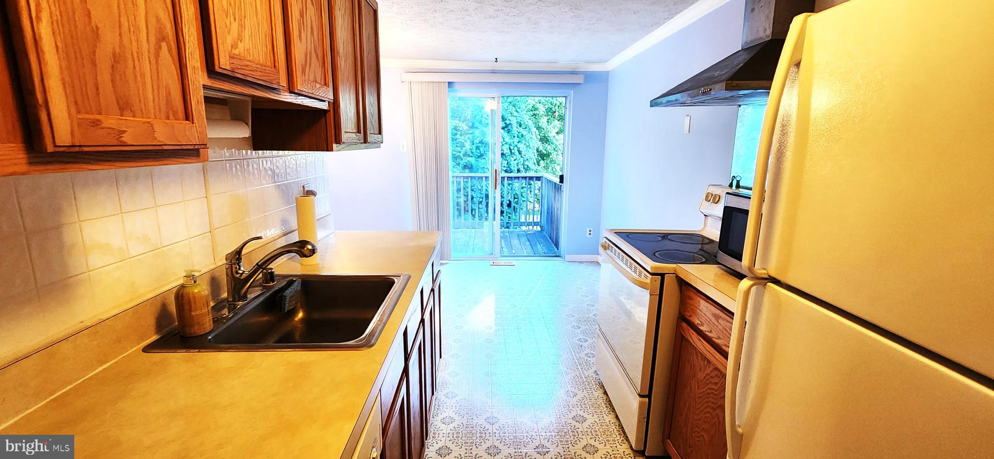 HALLFIELD MANOR - Residential