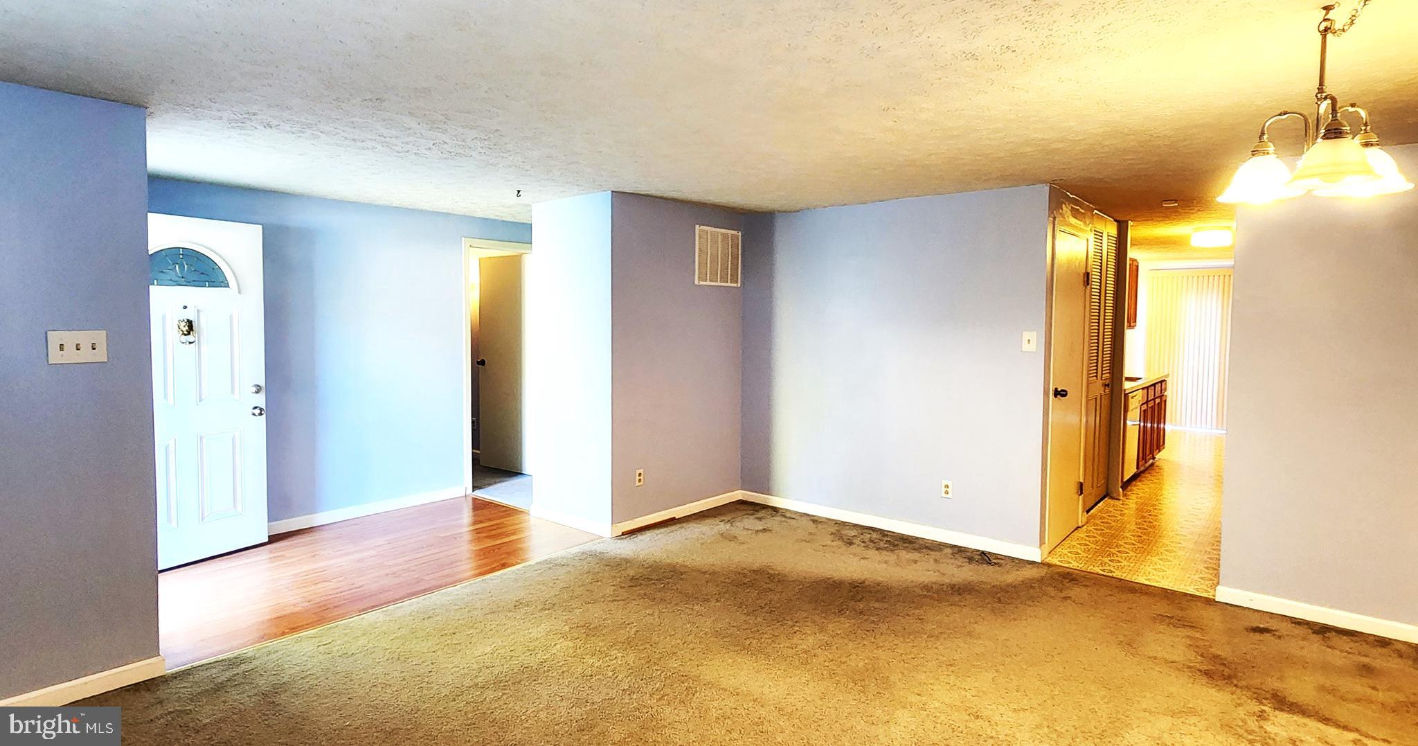 HALLFIELD MANOR - Residential