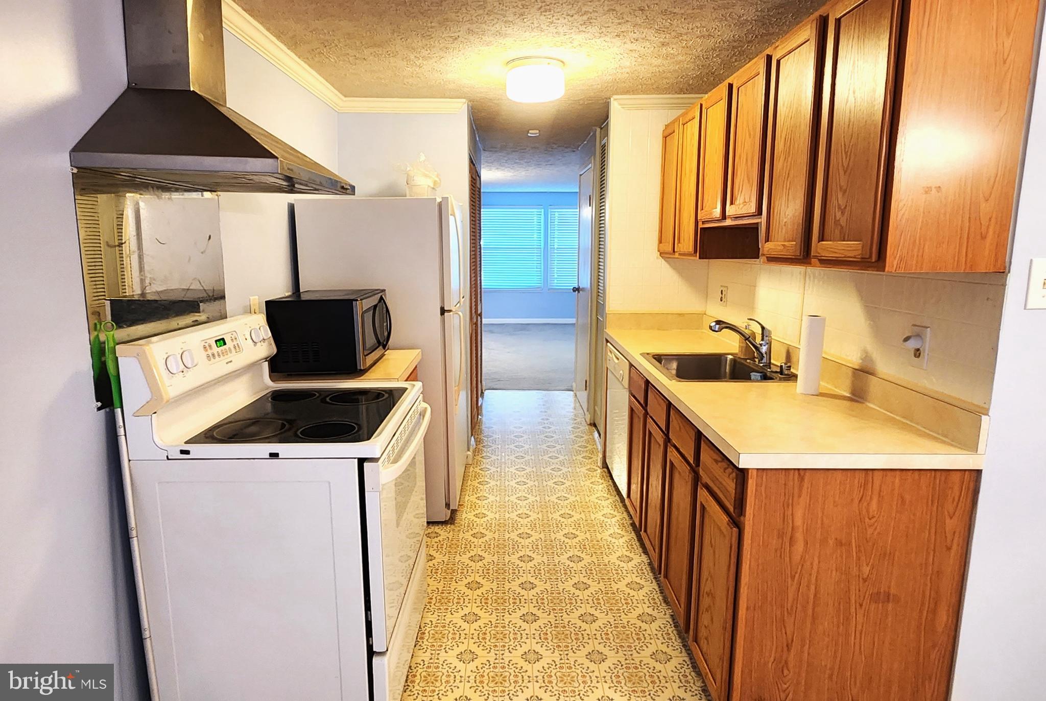 HALLFIELD MANOR - Residential