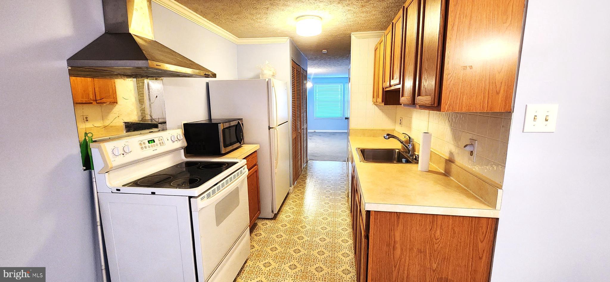 HALLFIELD MANOR - Residential