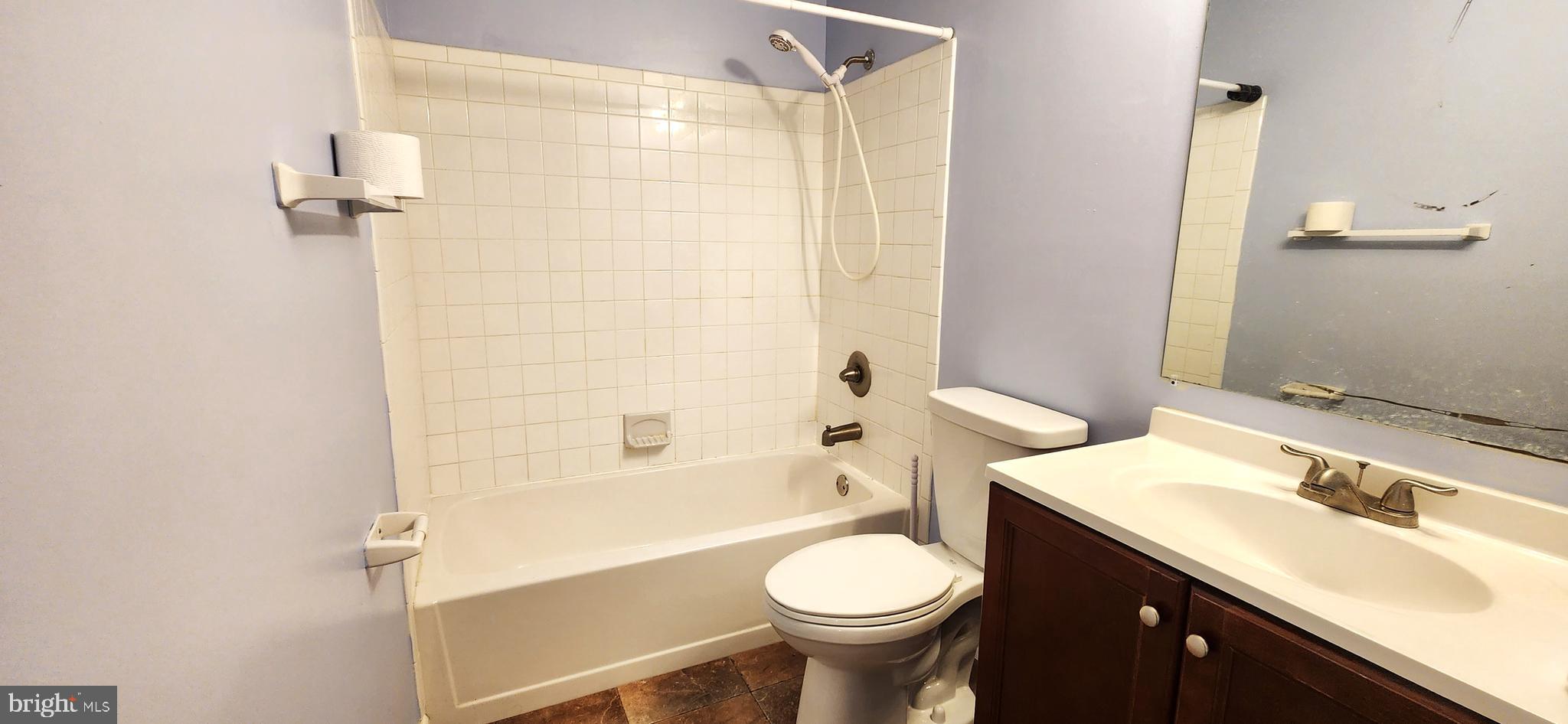 HALLFIELD MANOR - Residential