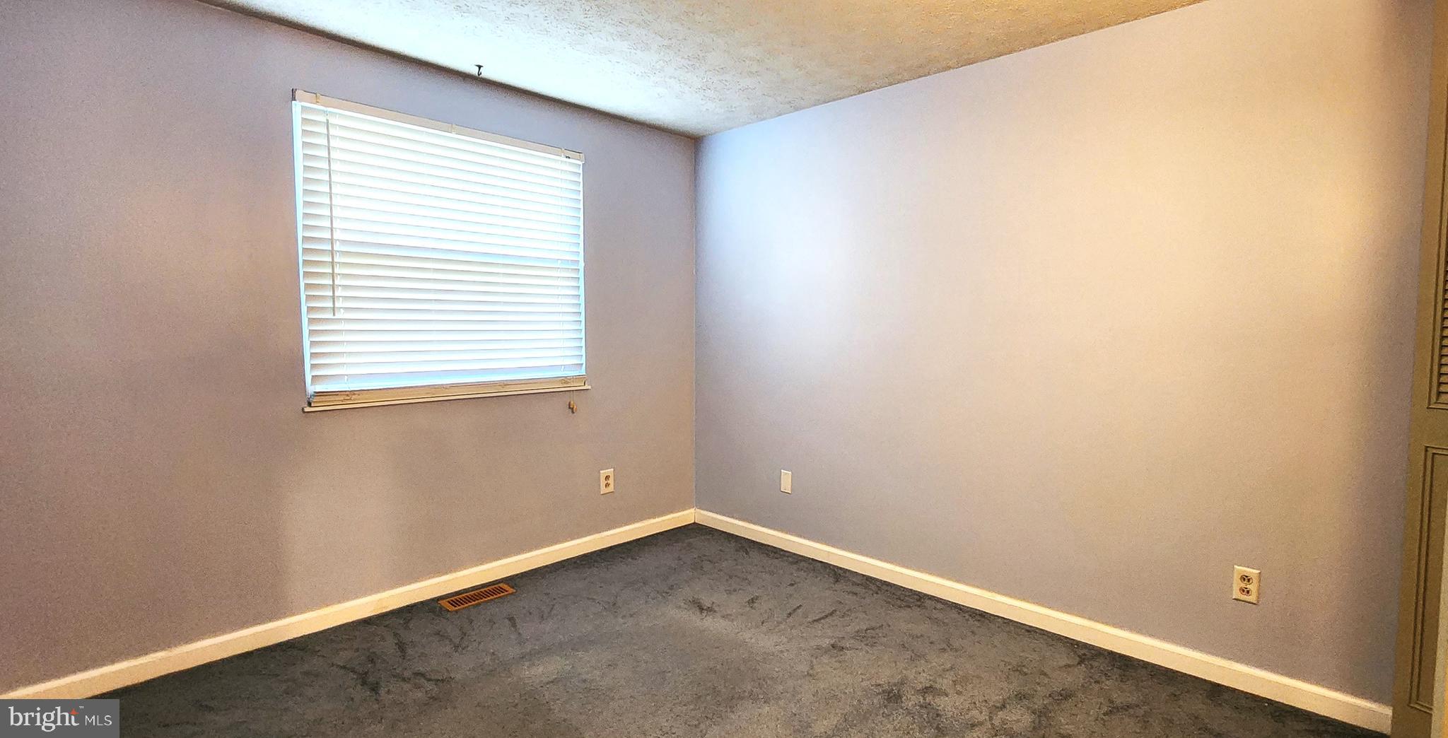 HALLFIELD MANOR - Residential