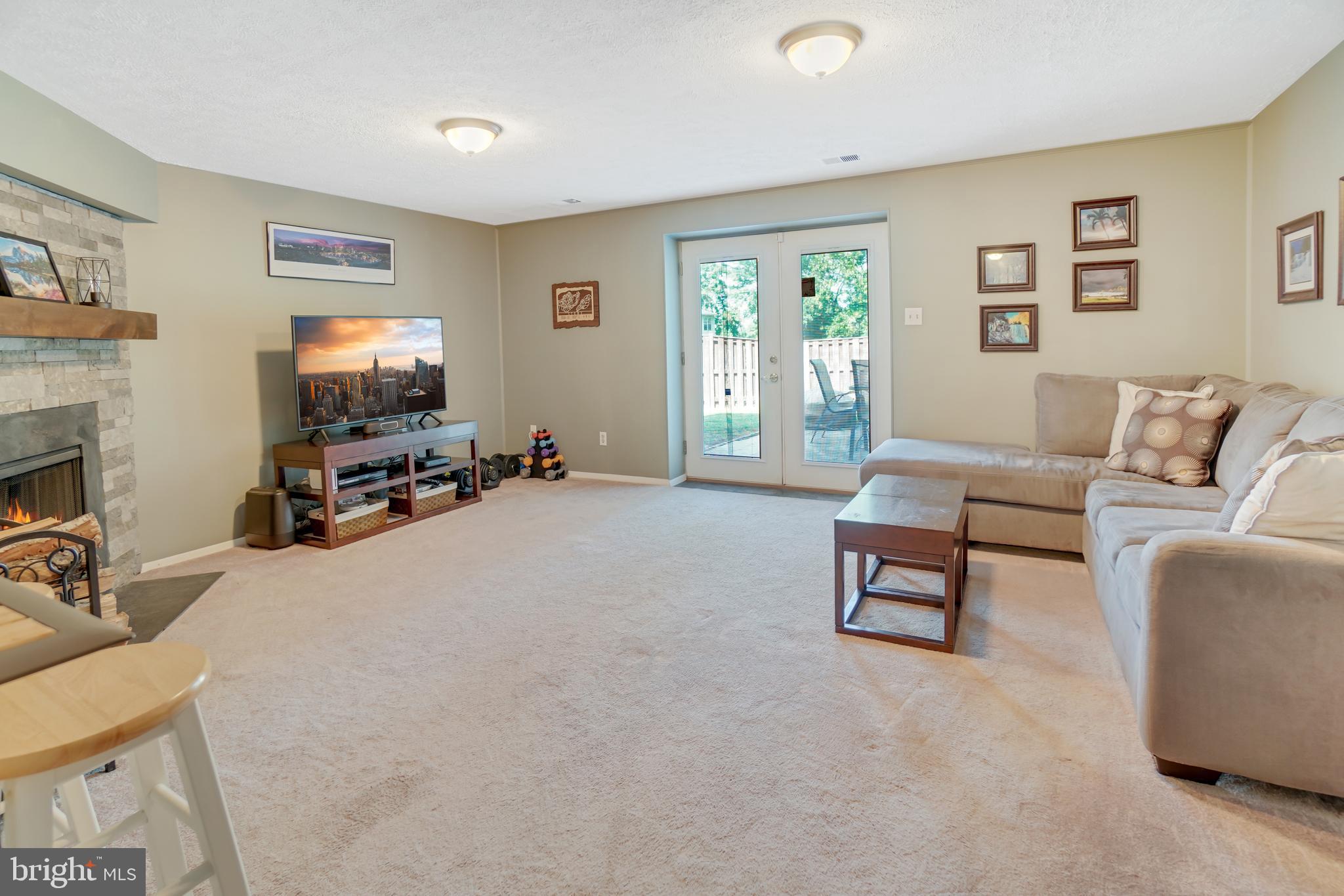 CARLTON SQUARE - Residential