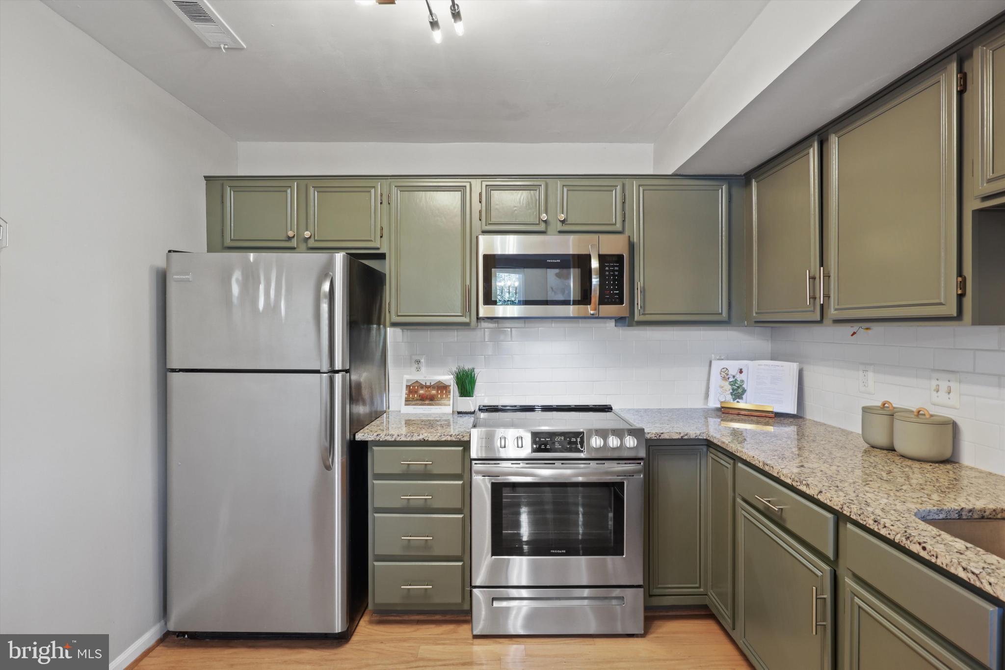 LEE LANDING - Residential