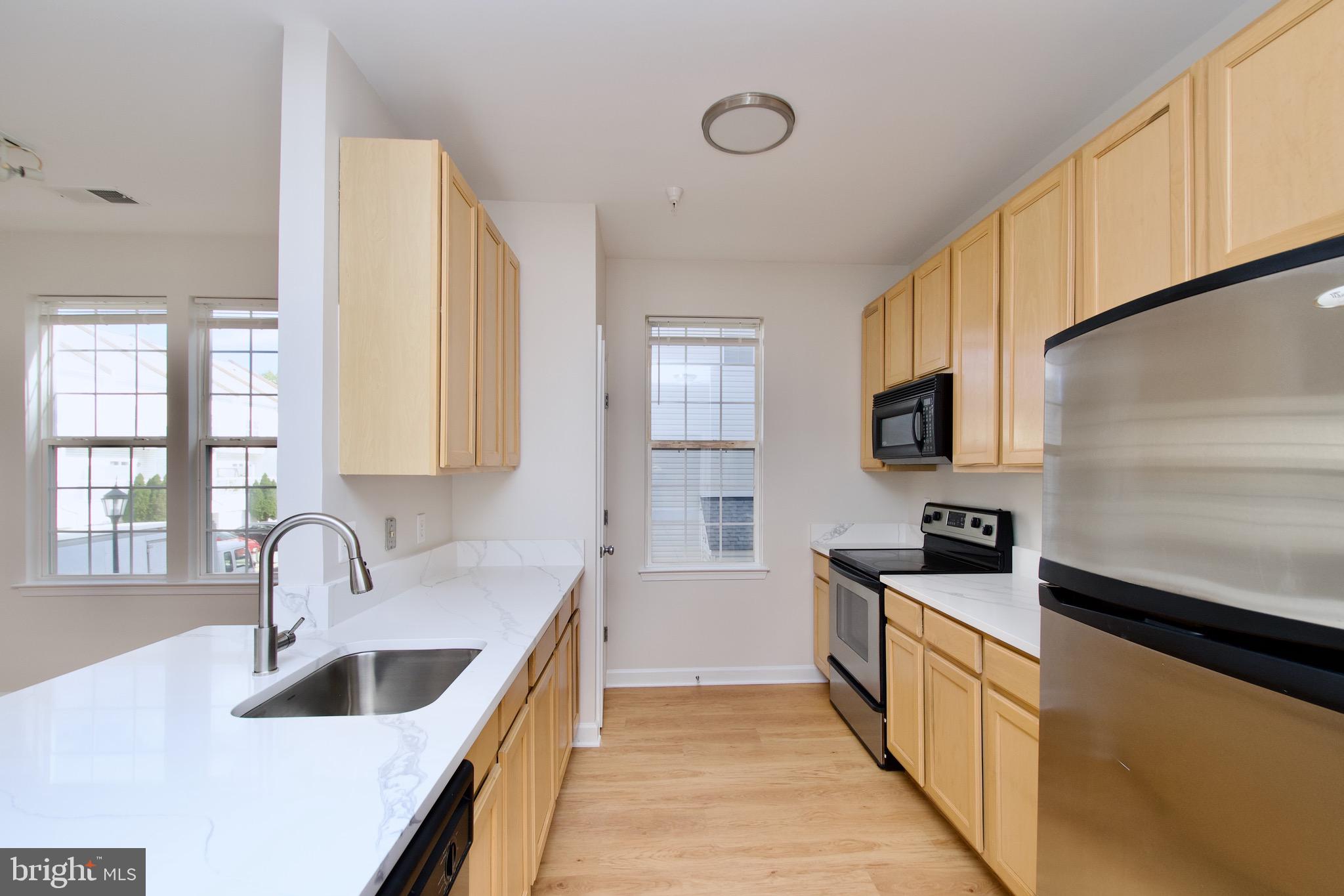 42481 ROCKROSE SQUARE 204