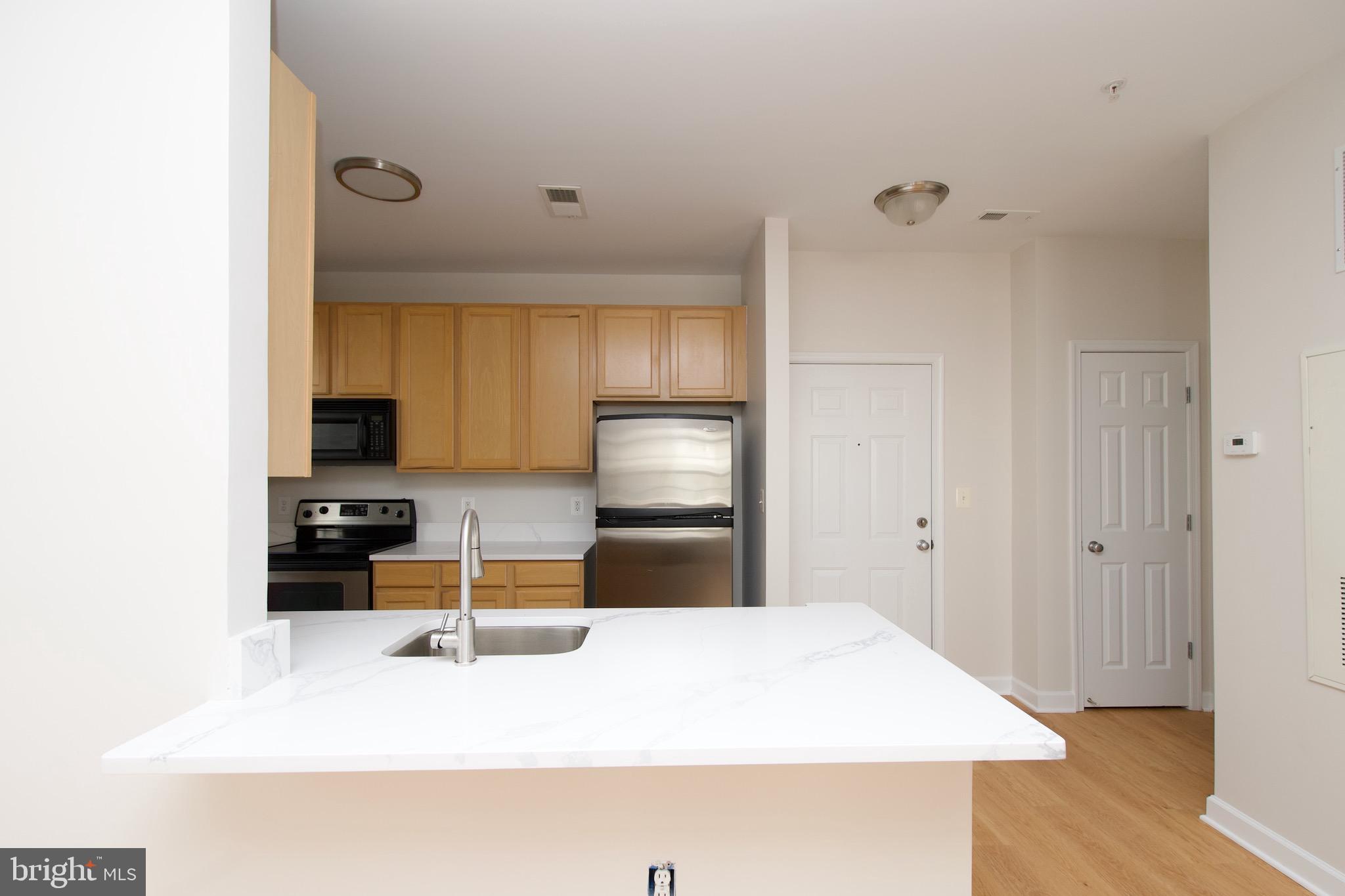42481 ROCKROSE SQUARE 204