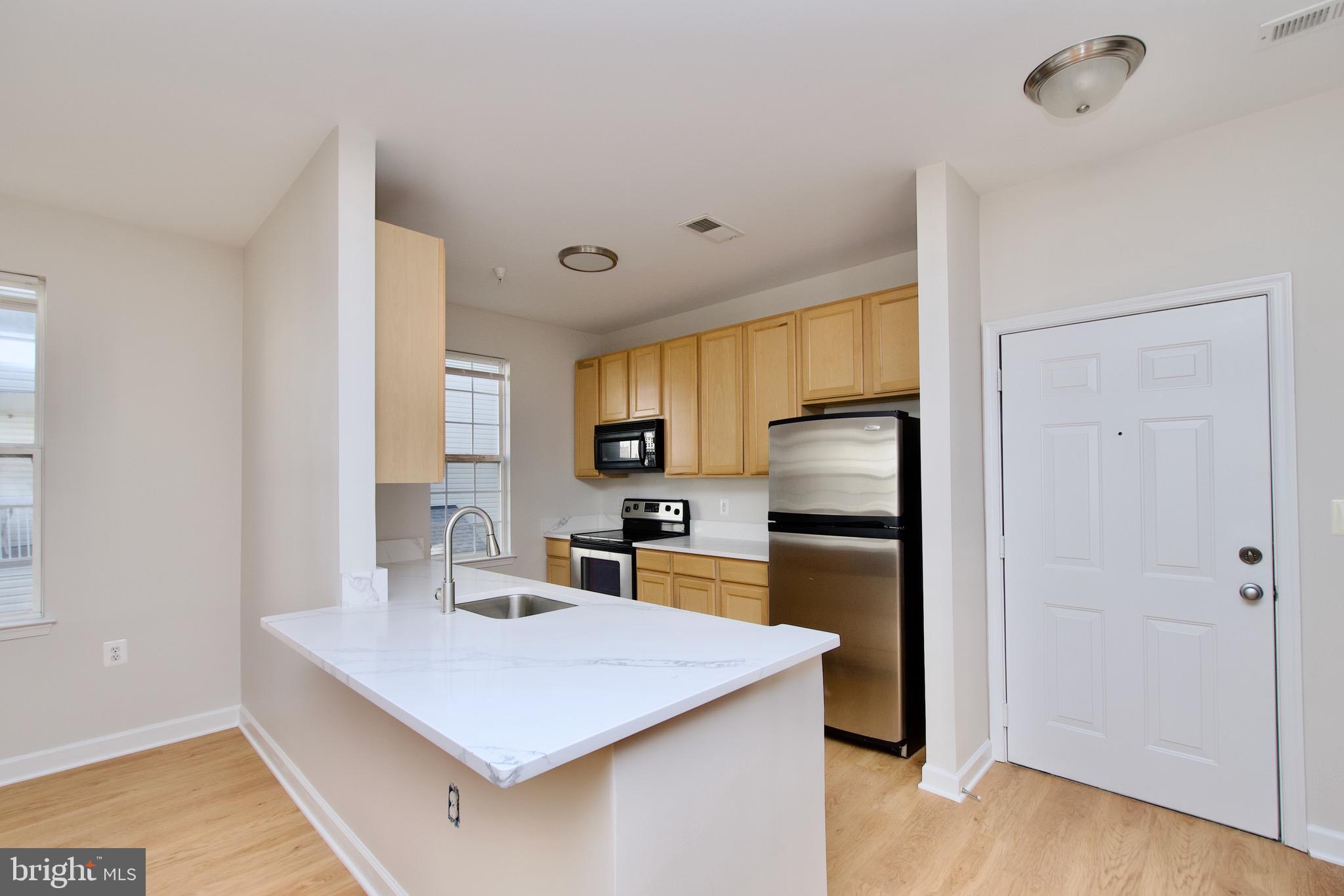 42481 ROCKROSE SQUARE 204
