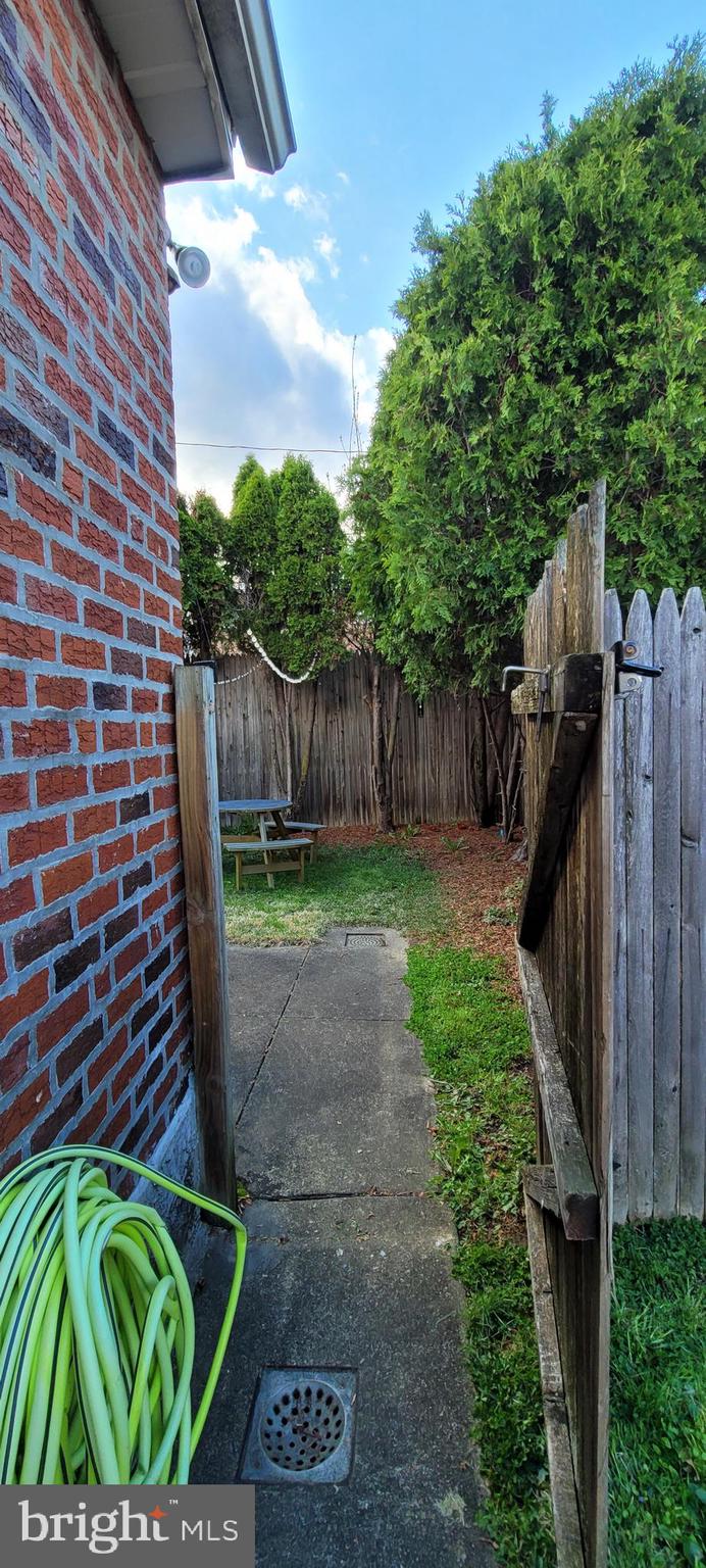 LAWNCREST - Residential