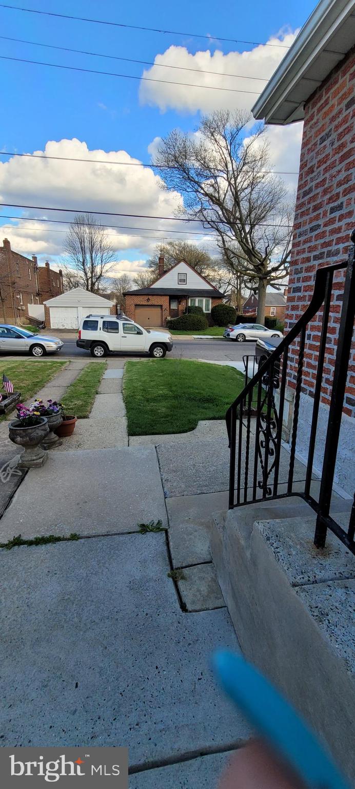 LAWNCREST - Residential