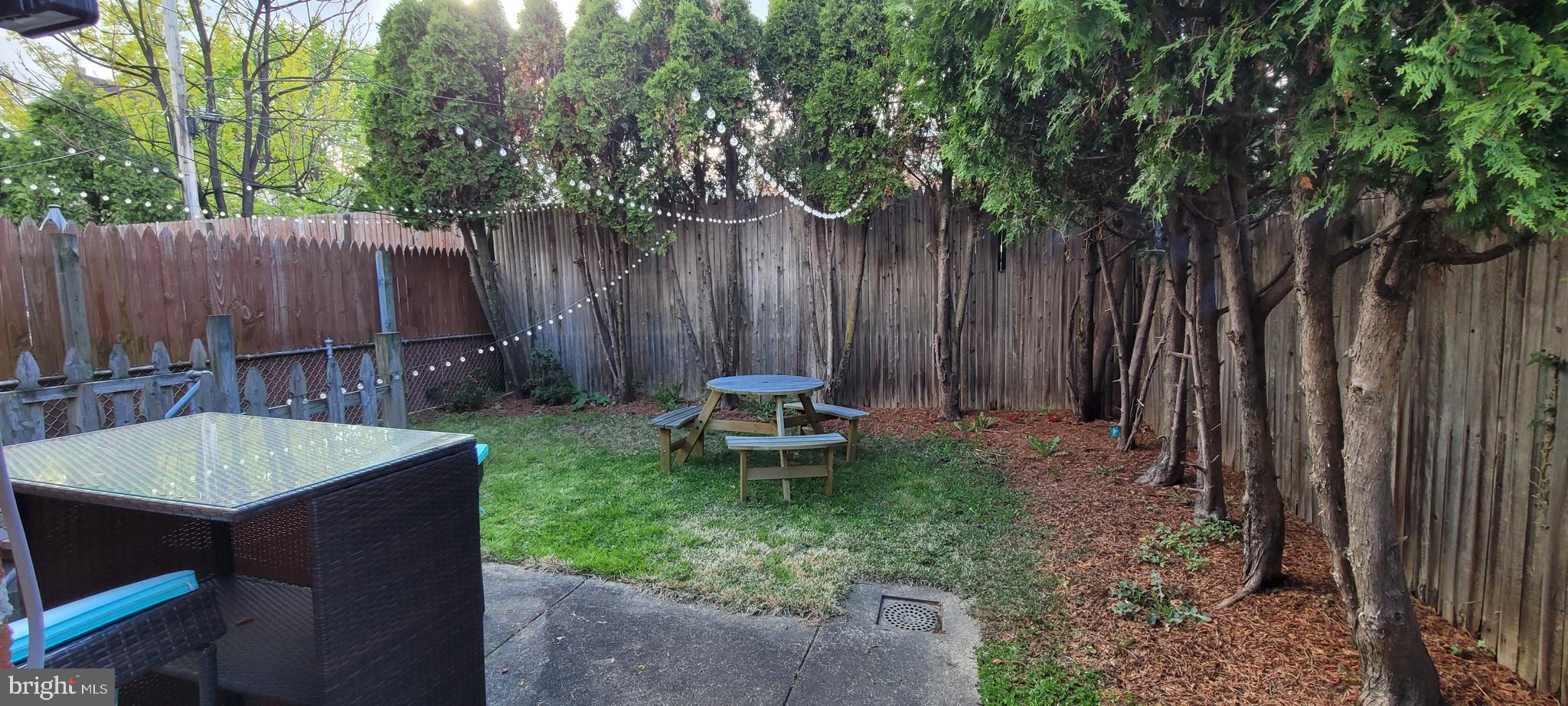 LAWNCREST - Residential