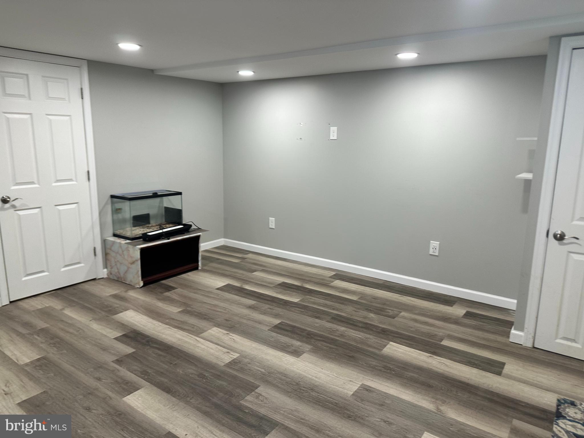 LAWNCREST - Residential