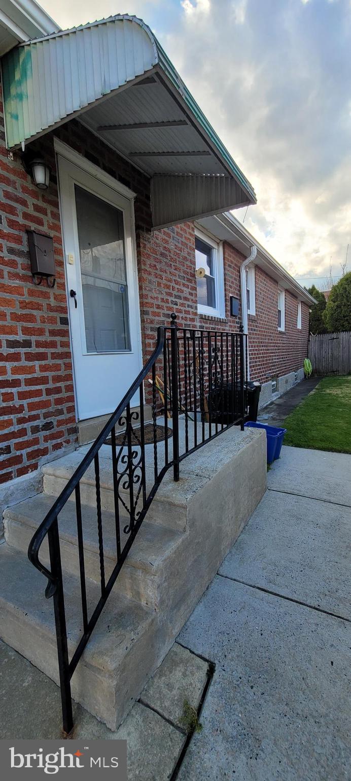 LAWNCREST - Residential