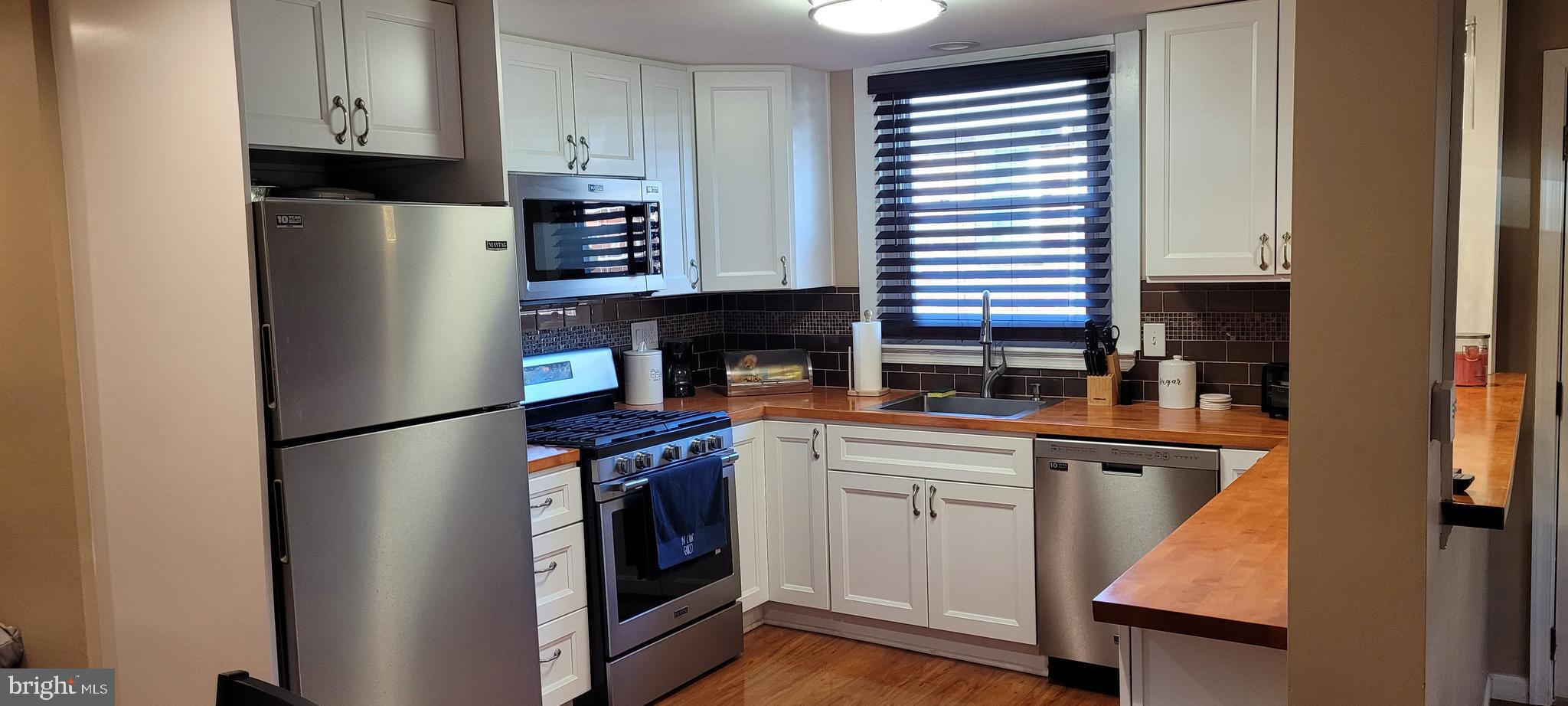 LAWNCREST - Residential