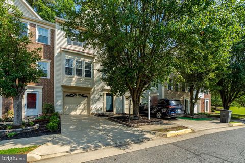 Photo of 7706 Shadowcreek Terrace, SPRINGFIELD, VA 22153 (MLS # VAFX2317124)