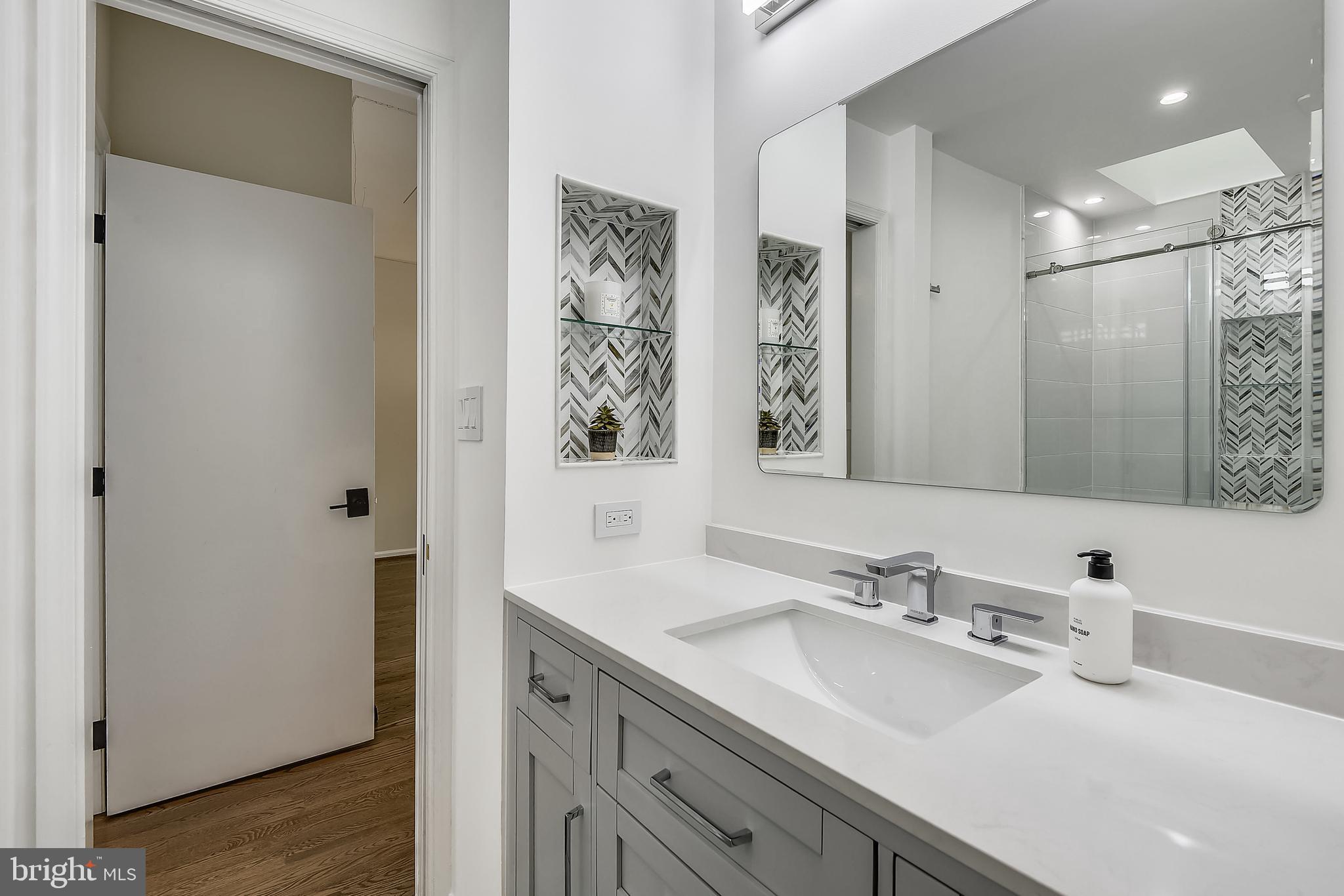 BRADLEY HILLS GROVE - Residential