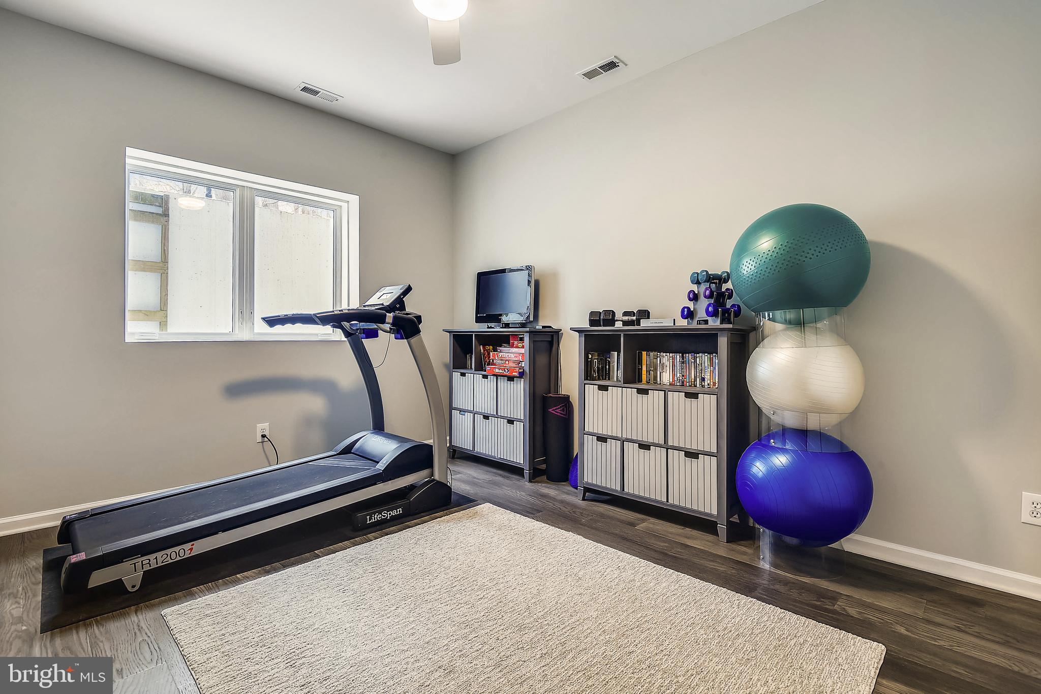 BRADLEY HILLS GROVE - Residential