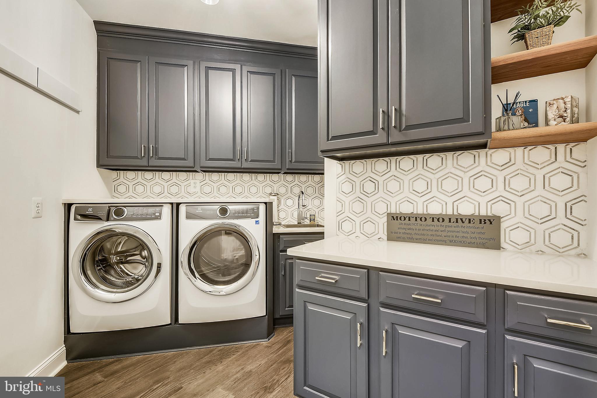 BRADLEY HILLS GROVE - Residential