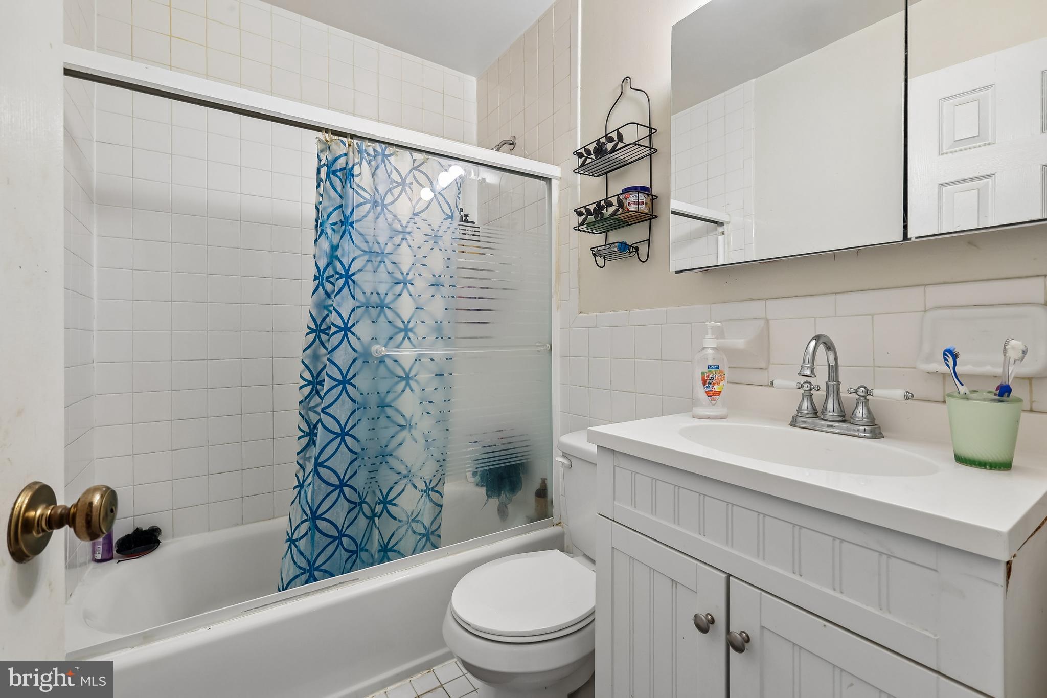 LONDON TOWNE - Residential