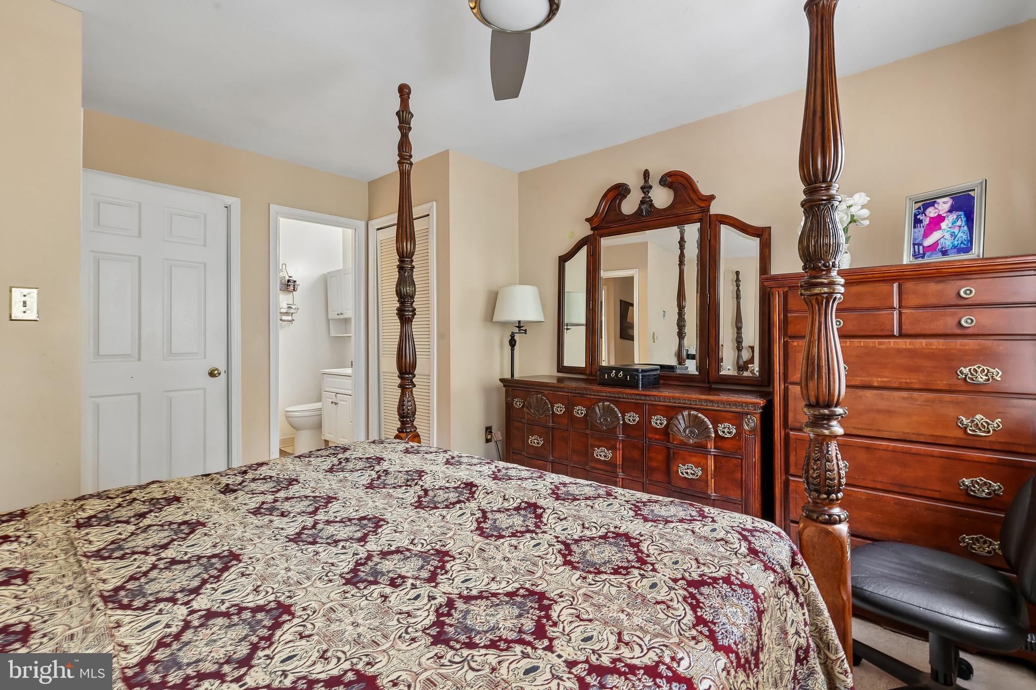 LONDON TOWNE - Residential