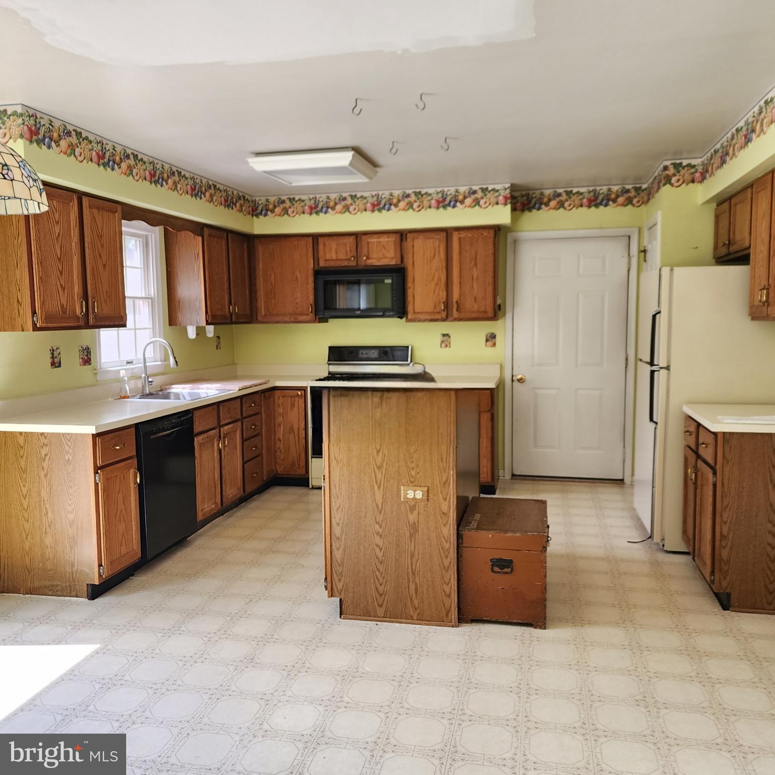 102 RIDGEWOOD WAY