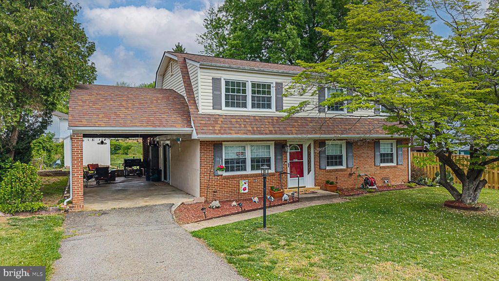 Photo of 13026 Kingswell Drive, WOODBRIDGE, VA 22193 (MLS # VAPW2116304)