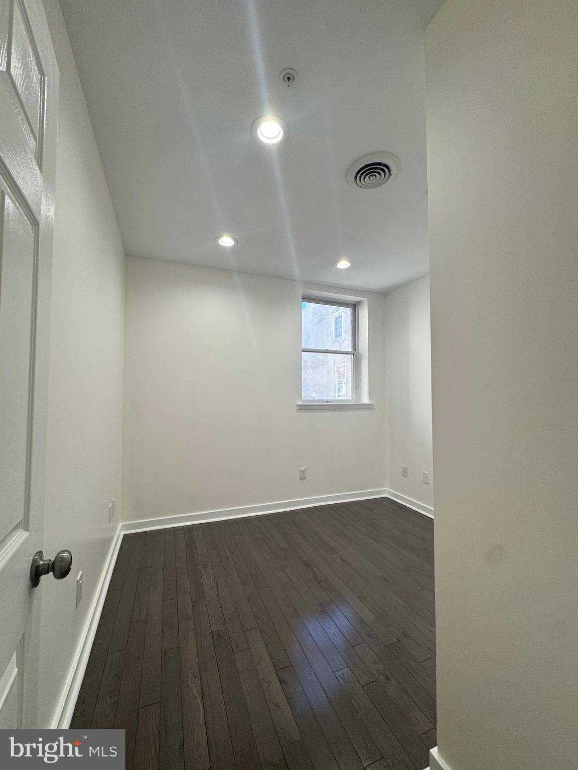 QUEEN VILLAGE - Residential Lease