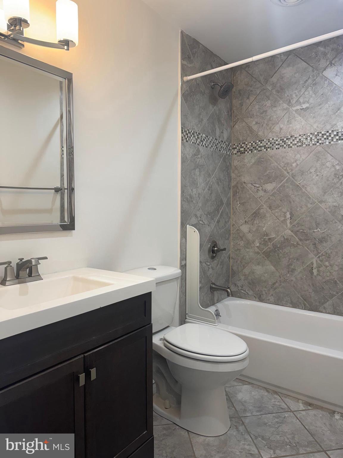 QUEEN VILLAGE - Residential Lease