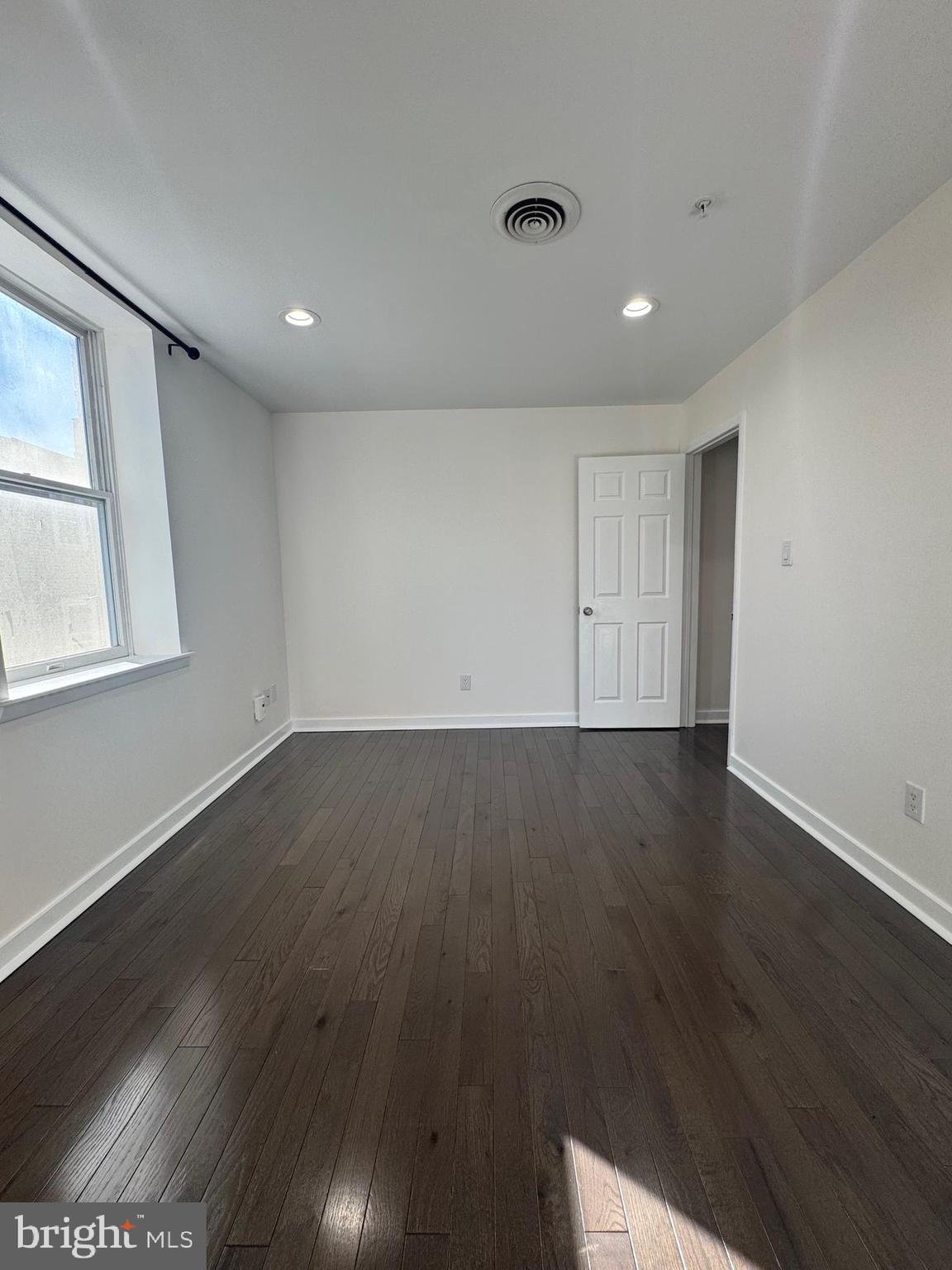 QUEEN VILLAGE - Residential Lease
