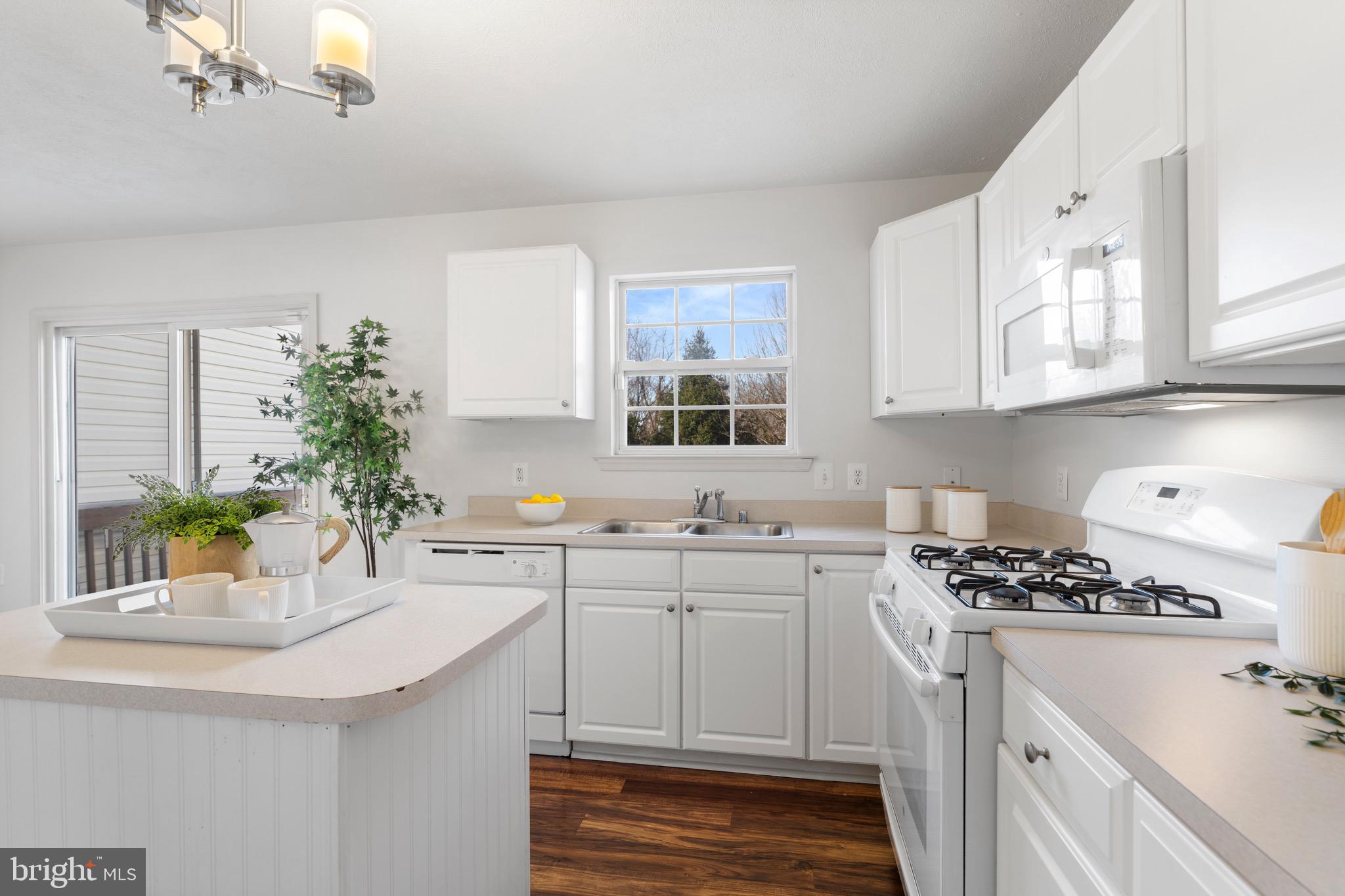 REISTERSTOWN VILLAGE - Residential