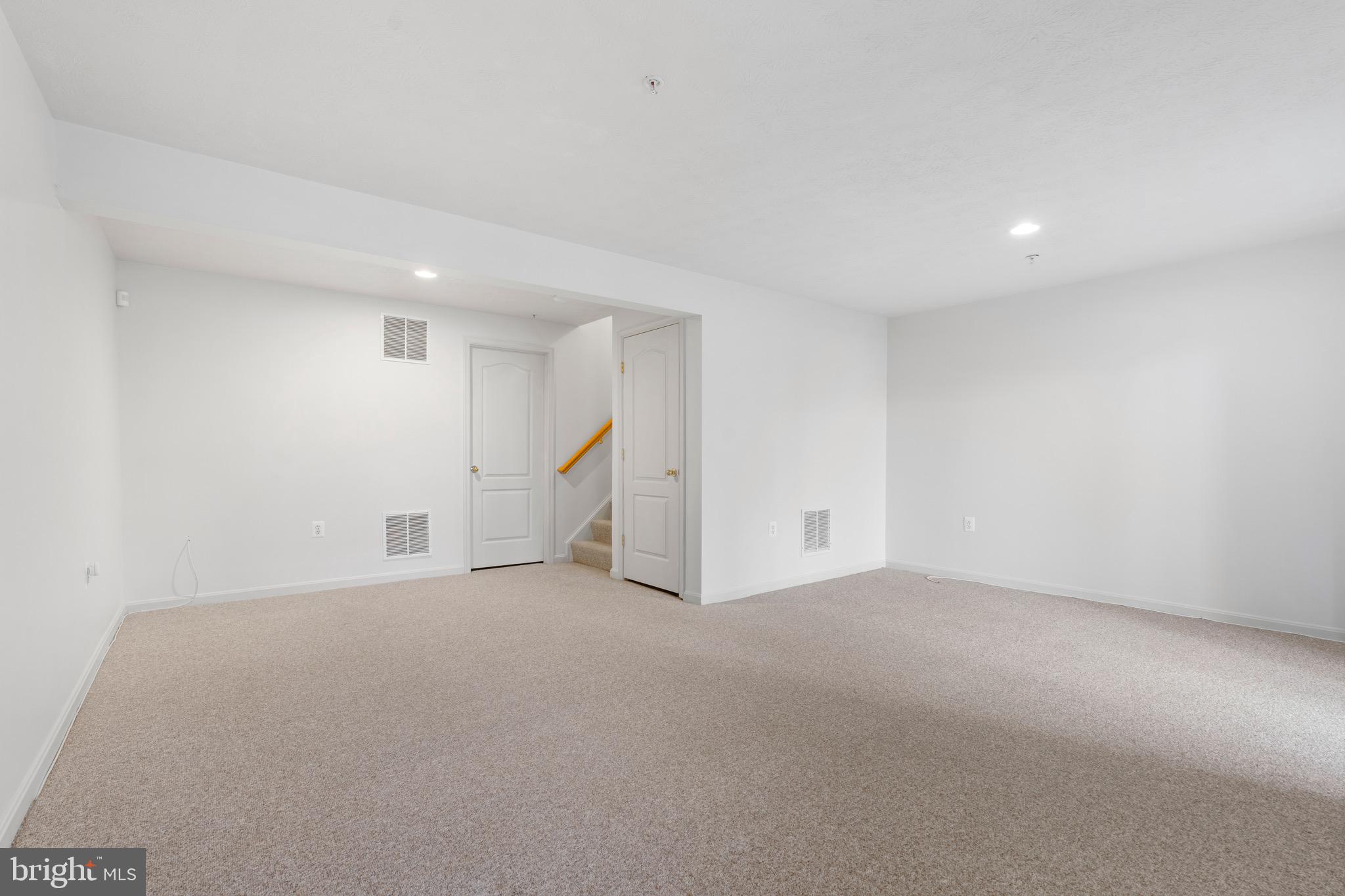 REISTERSTOWN VILLAGE - Residential